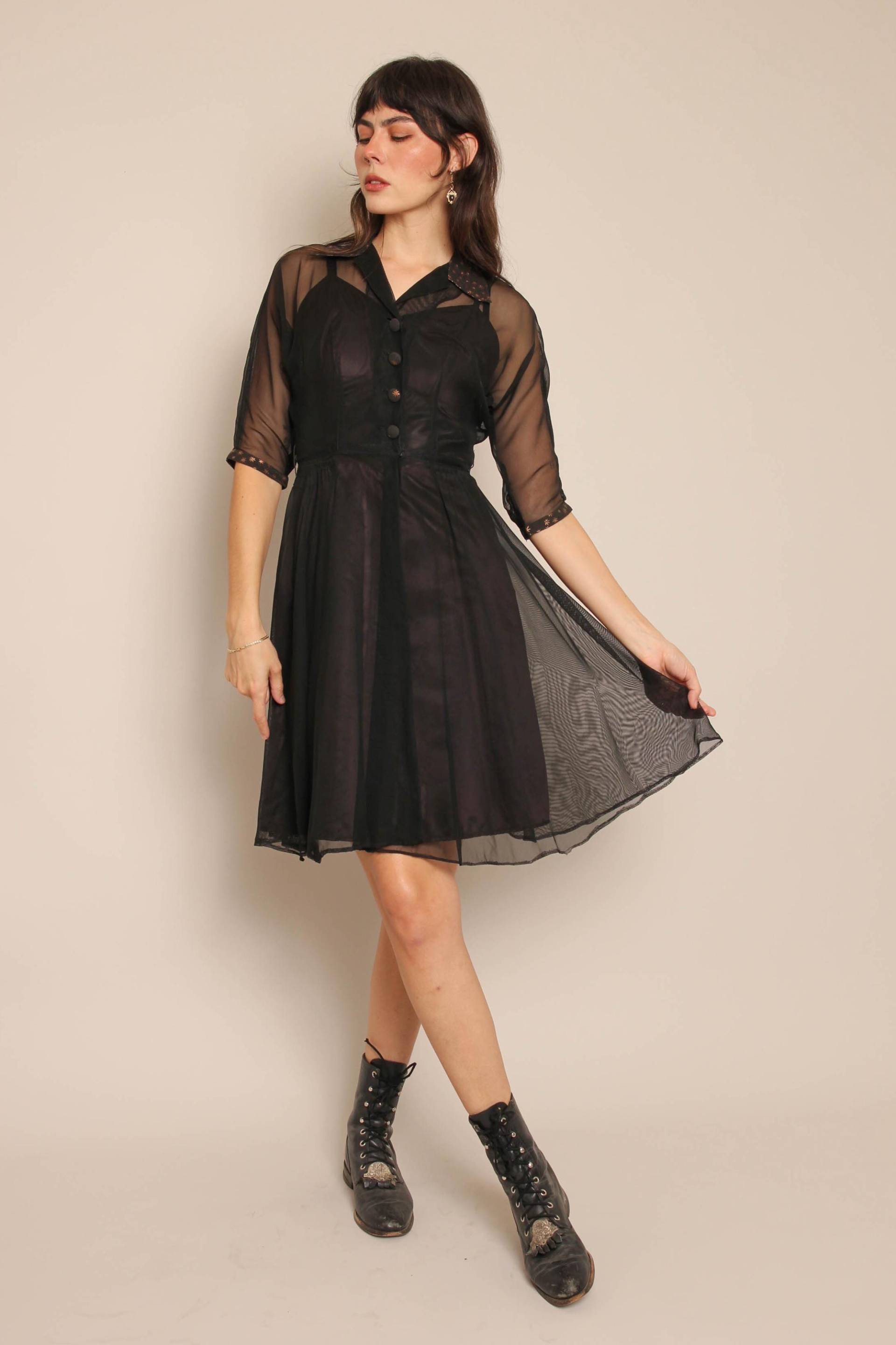 50S Moon & Stars Hexe Vintage Schwarzes Chiffon Kleid Mit Unterrock, Größe Xs S von LuxieVintage