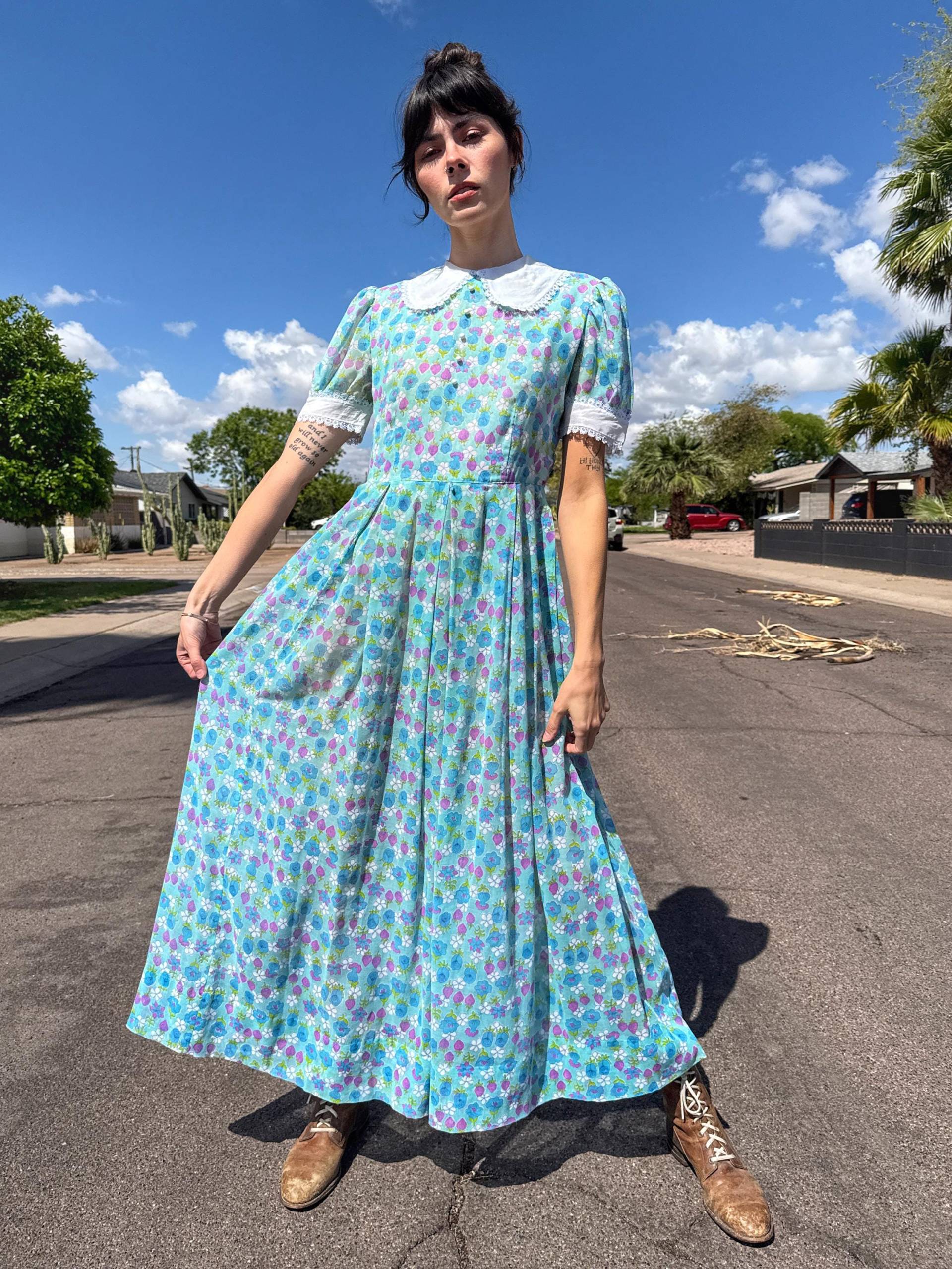 60Er Jahre Kleid Strawberry Print M L/1960Er Peter Pan Kragen Blau Schiere Floral Maxi Neuheit Druckkleid Mittelgroß von LuxieVintage