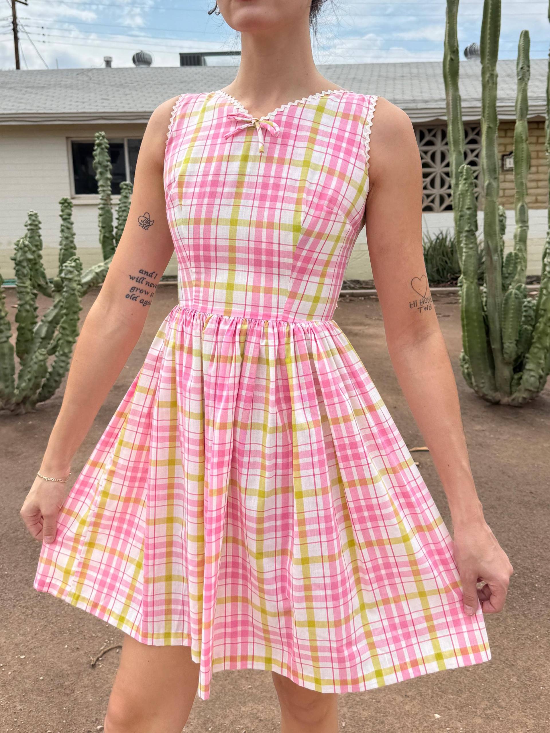 60S Rosa Kariertes Kleid Vintage Fit & Flare Mit Ric Rac Borte, Größe Xs von LuxieVintage