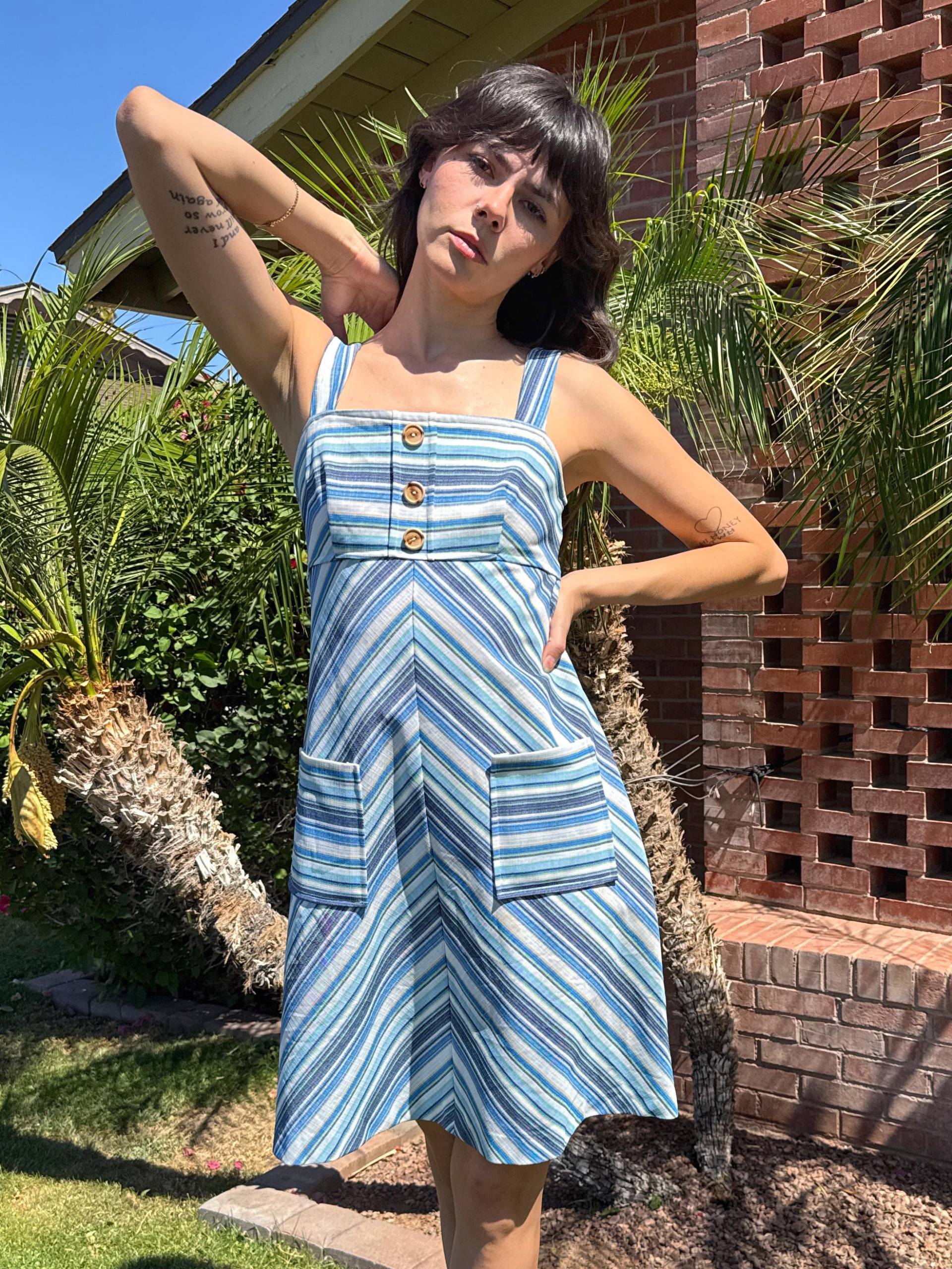 70Er Jahre Chevron Gestreiftes Sommerkleid Vintage Freeport Fashions Empire-Taille, Größe S von LuxieVintage