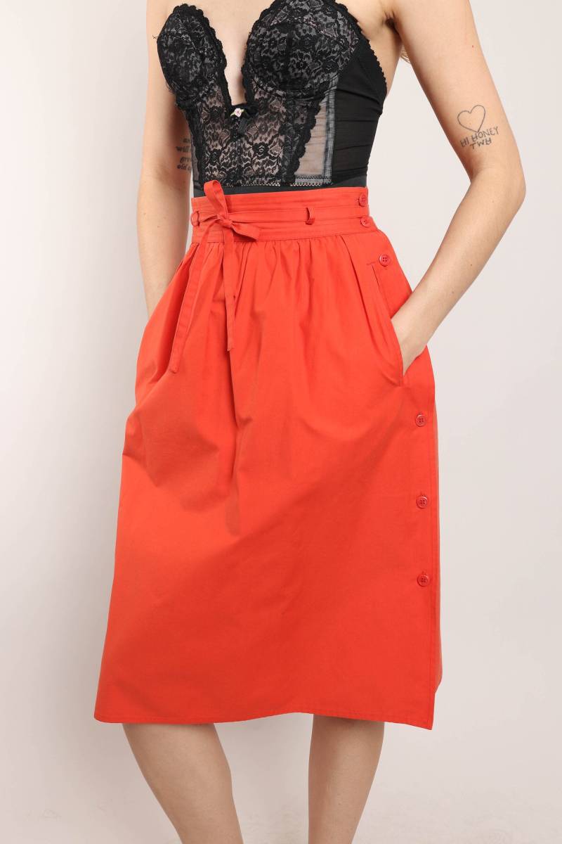 70Er Jahre Orange Gucci Rock Xs S/G. Gucci High Waist Midi Akzentknopf Gebrannter Orangefarbener Small Extra 1970Er 70Er Jahre Orange Gucci Rock Xs S/G. Gucci High Waist Midi Akzentknopf Gebrannter Orangefarbener Small Extra 1970Er von LuxieVintage
