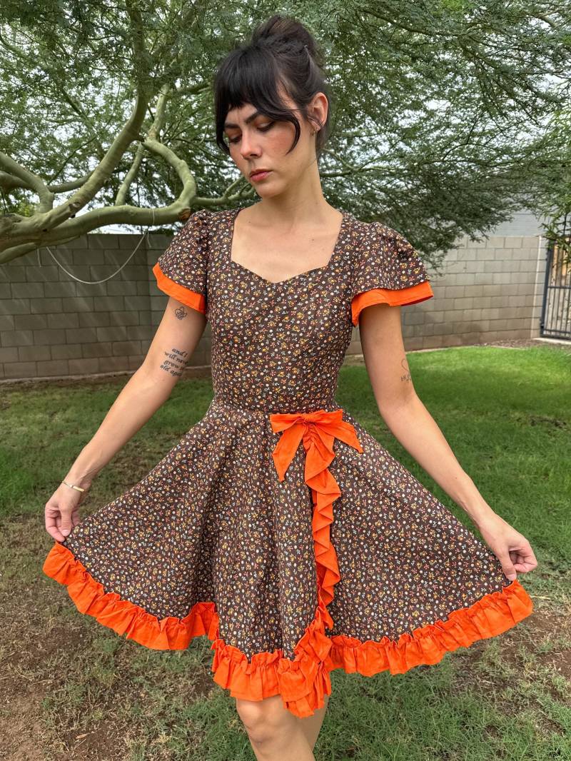 70Er Jahre Pumpkin Patch Kleid Vintage Orange Braun Fit & Flare Kleid Mit Flatterärmeln, Gr. S von LuxieVintage