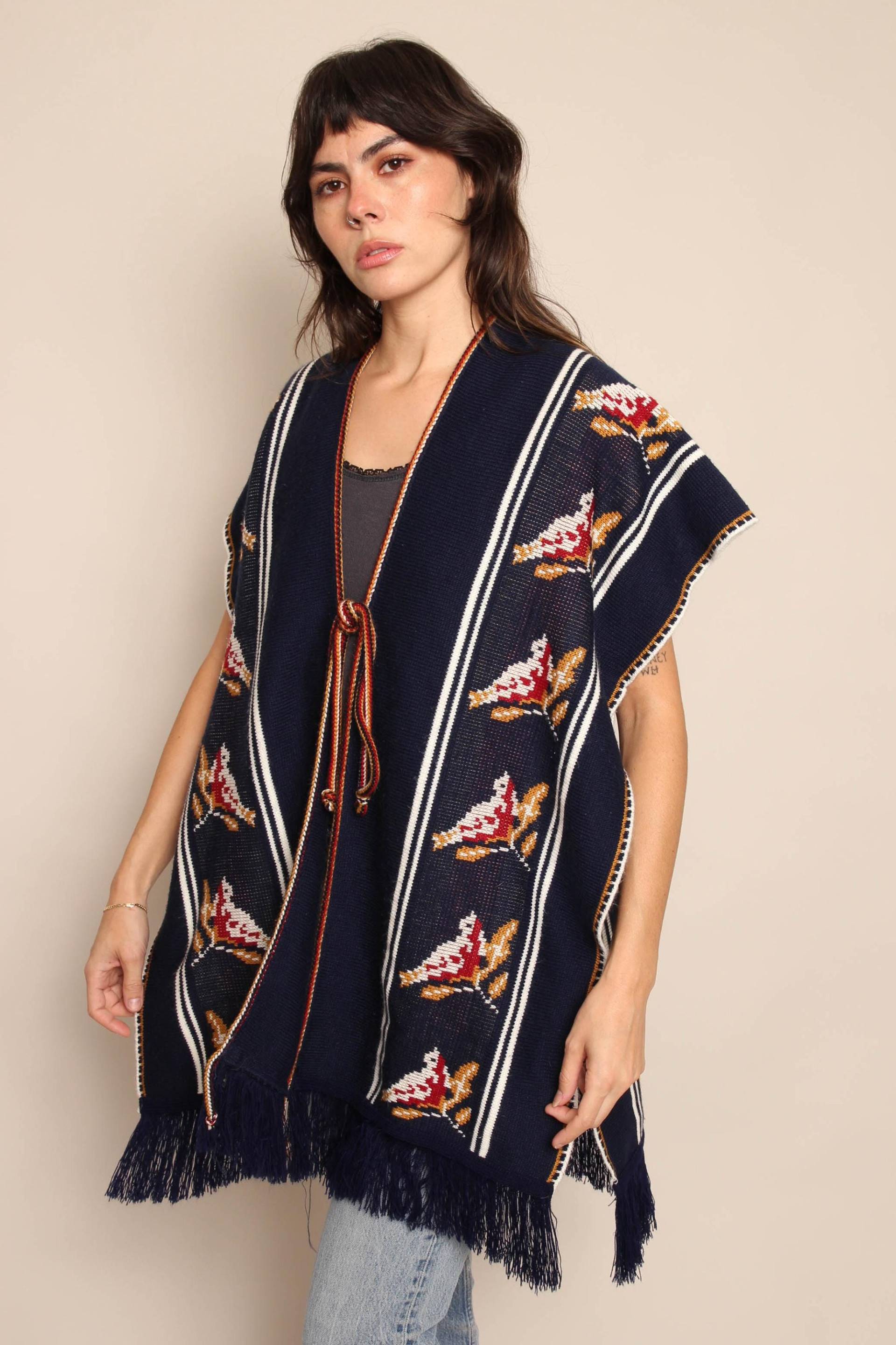 70Er Jahre Vintage Vogelpunch/Blauer Poncho Schal Mit Fransen von LuxieVintage