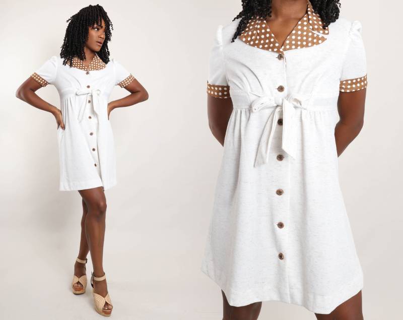 70S Mini Kleid Brauner Polka Dot Kragen, Empire-Taille, Größe M/L 70S Mini Kleid Brauner Polka Dot Kragen, Empire-Taille, Größe M/L von LuxieVintage