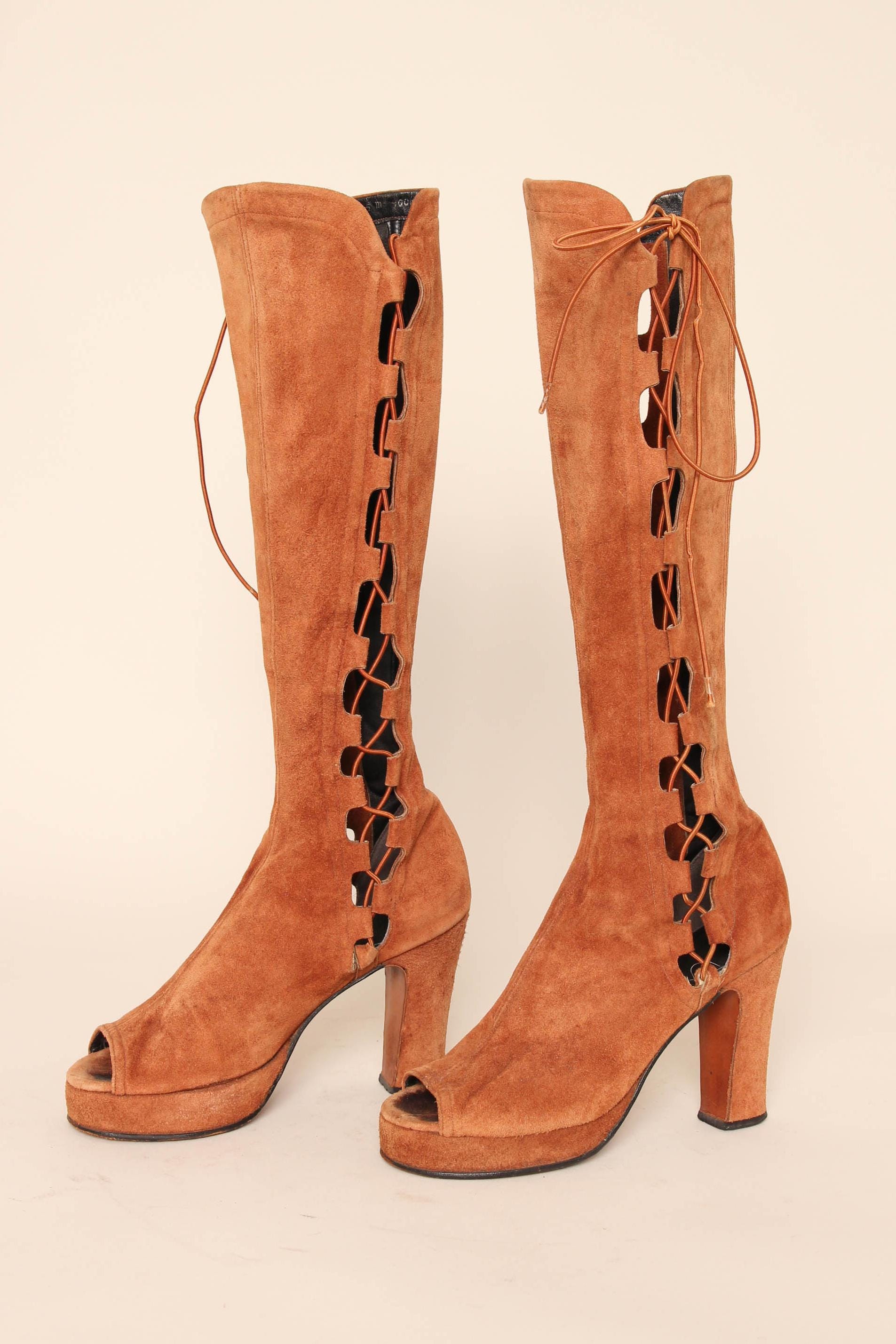70S Go-Go Schnürstiefel Vintage Braune Peep Toe Gladiator Plateau Schuhe von LuxieVintage