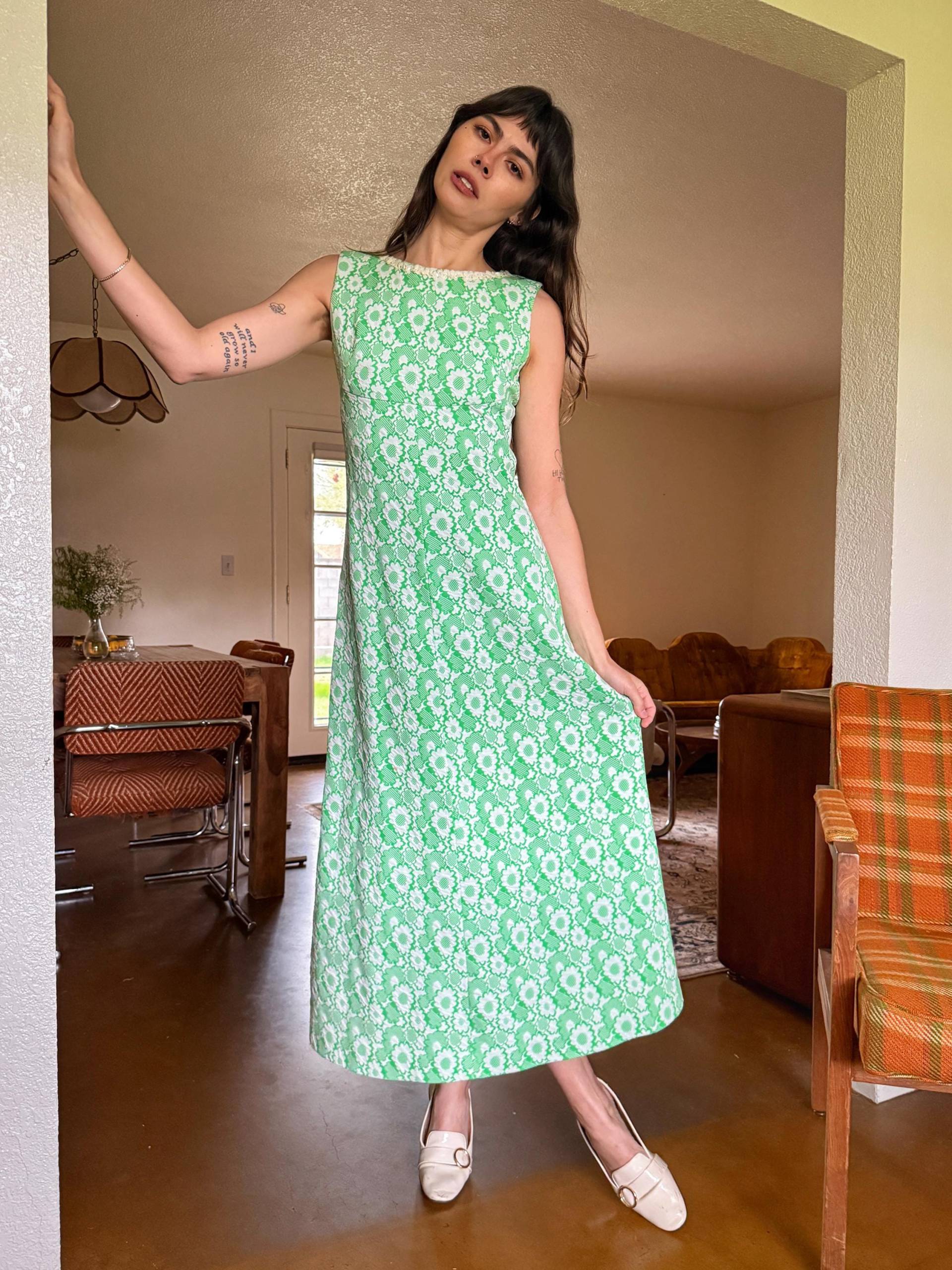 70S Mod Maxikleid Ärmelloses Grünes Blümchen-Muster, Größe Xs/S von LuxieVintage