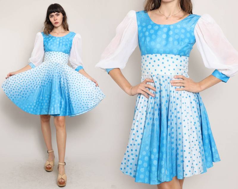80Er Polka Dot Ombre Bischof Ärmel Kleid Vintage Blauer Bauern Stil, Größe S 80Er Polka Dot Ombre Bischof Ärmel Kleid Vintage Blauer Bauern Stil, Größe S von LuxieVintage