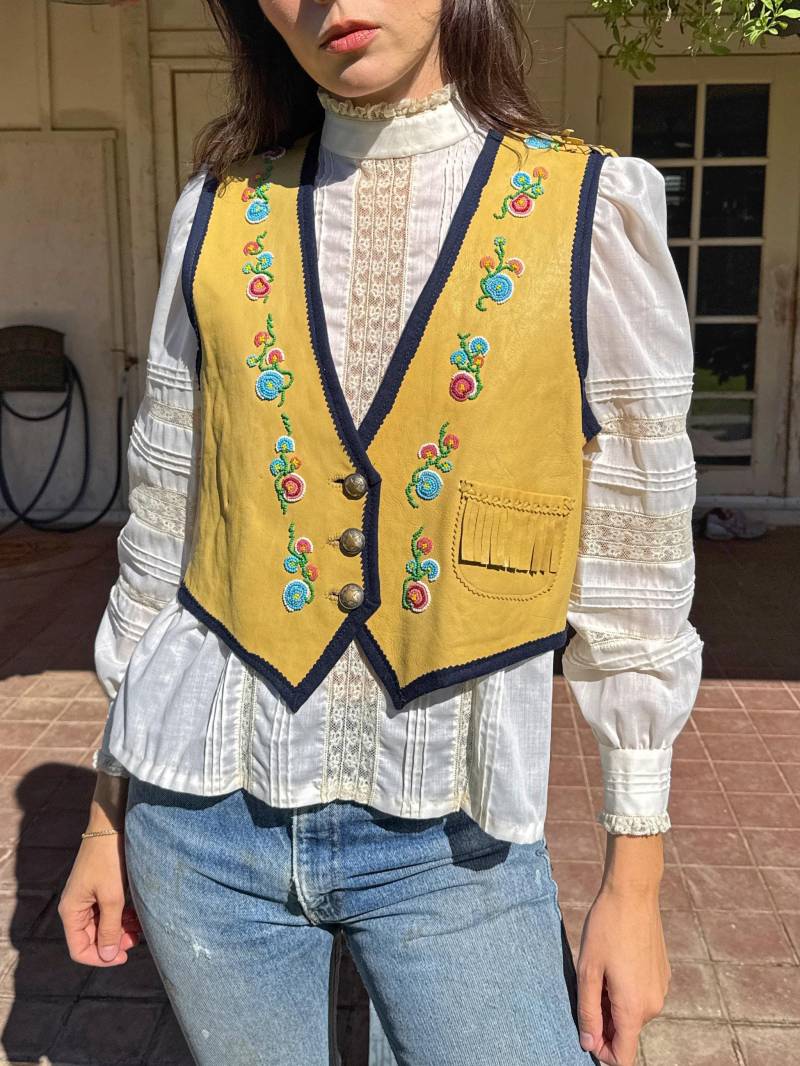 80S Perlen Leder Weste Vintage Prärie Gewänder, Grösse M von LuxieVintage