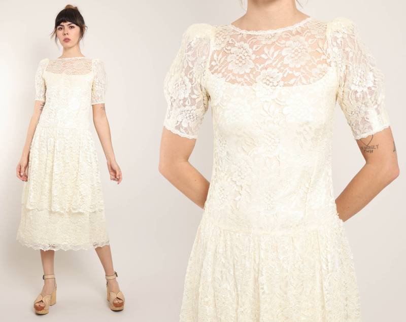 80S Jc Penney Creme Blumenspitze Midi Kleid Hochzeit Stufenrock, Größe S von LuxieVintage