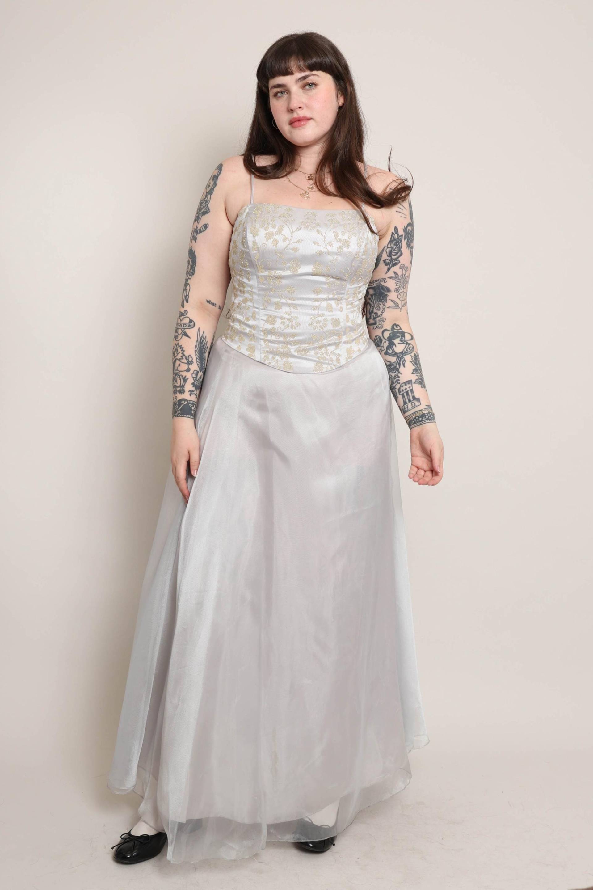 90Er Jahre Organza Korsett Kleid Set Silber Grauer Chiffon Maxi Rock, Größe M/L 90Er Jahre Organza Korsett Kleid Set Silber Grauer Chiffon Maxi Rock, Größe M/L von LuxieVintage