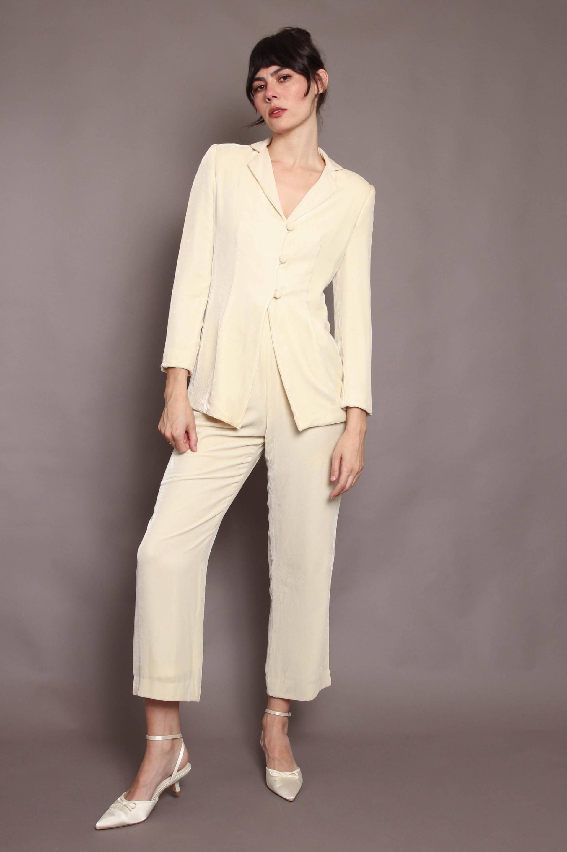 90S Giorgio Armani Seidensamtanzug Cremefarbenes Blazer & Hose-Set, Größe Xs von LuxieVintage