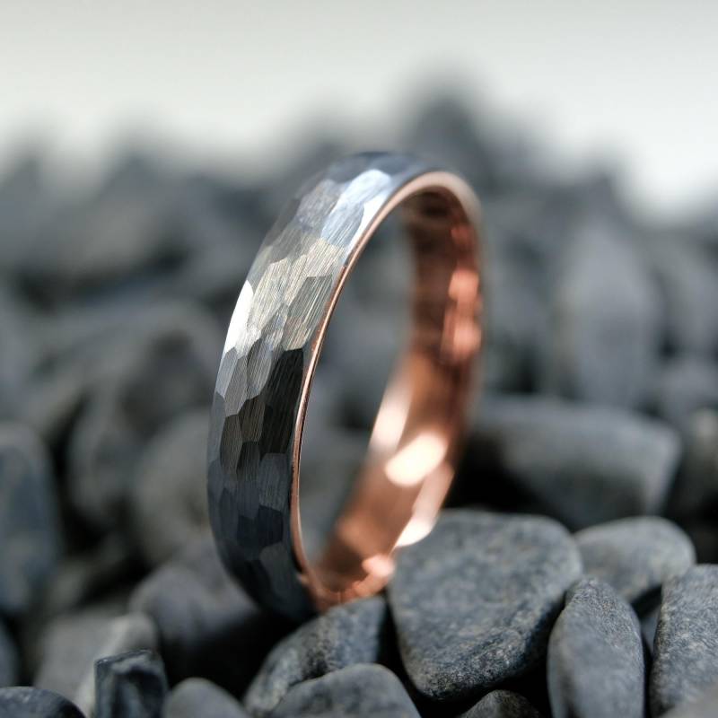 4 Mm Silber Gehämmerter Wolfram Ehering Mit Rosegold Interieur - Unisex Ring von LuxuriaJewelers
