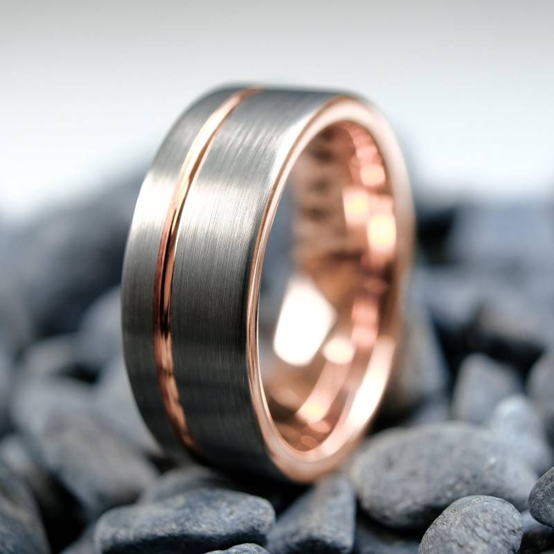 8 Mm Silber Wolfram Ehering/Rose Gold Streifen & Interieur - Herren Gebürsteter von LuxuriaJewelers