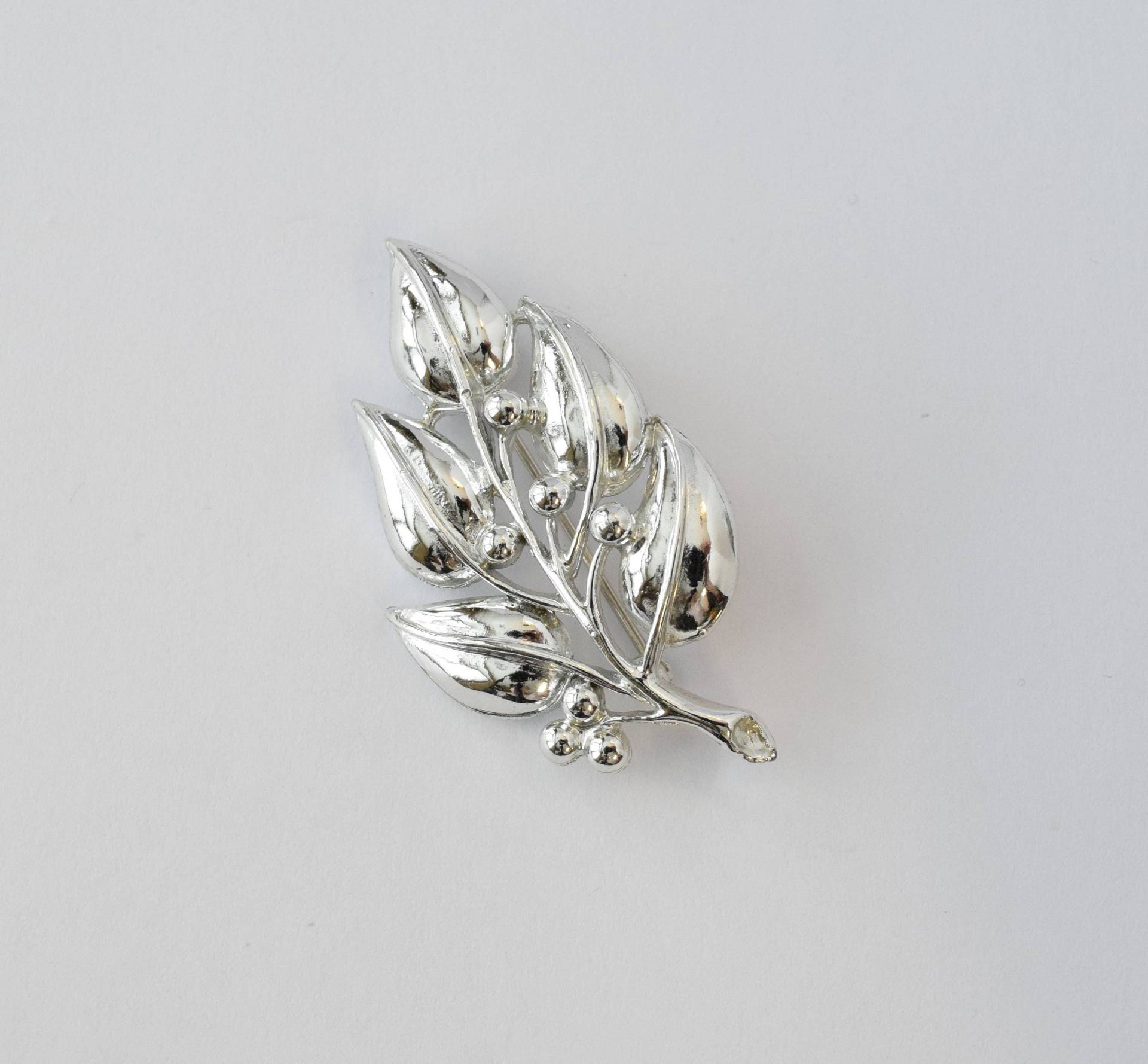 Jahrgang 1970 Sarah Coventry Silber Blatt Brosche Jahrgang 1970 Sarah Coventry Silber Blatt Brosche von LuxurieVintage