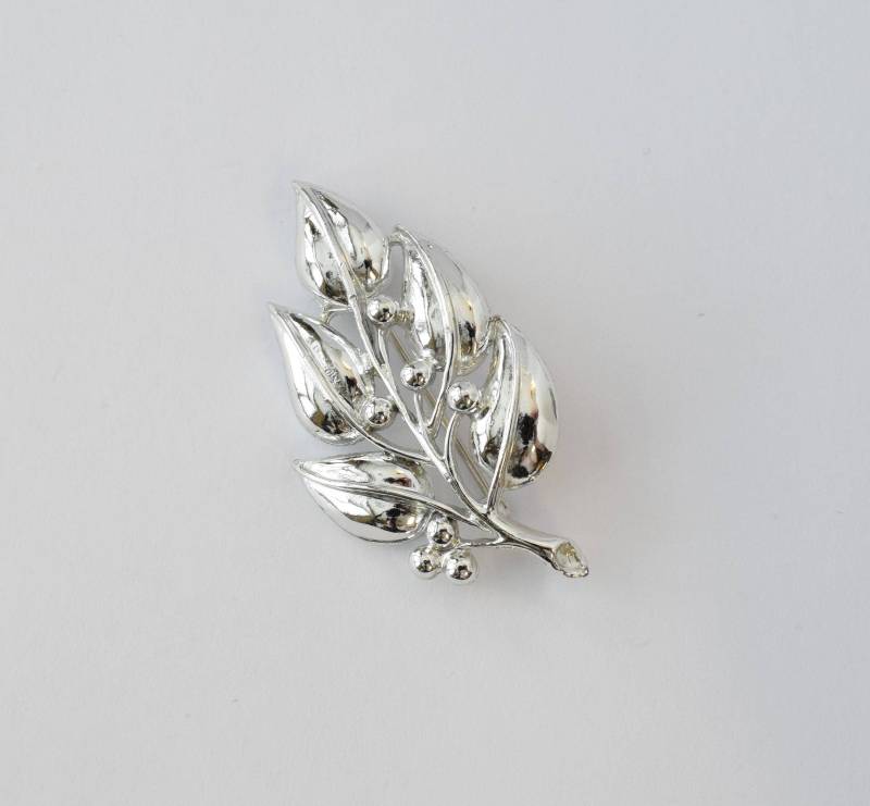 Jahrgang 1970 Sarah Coventry Silber Blatt Brosche Jahrgang 1970 Sarah Coventry Silber Blatt Brosche von LuxurieVintage