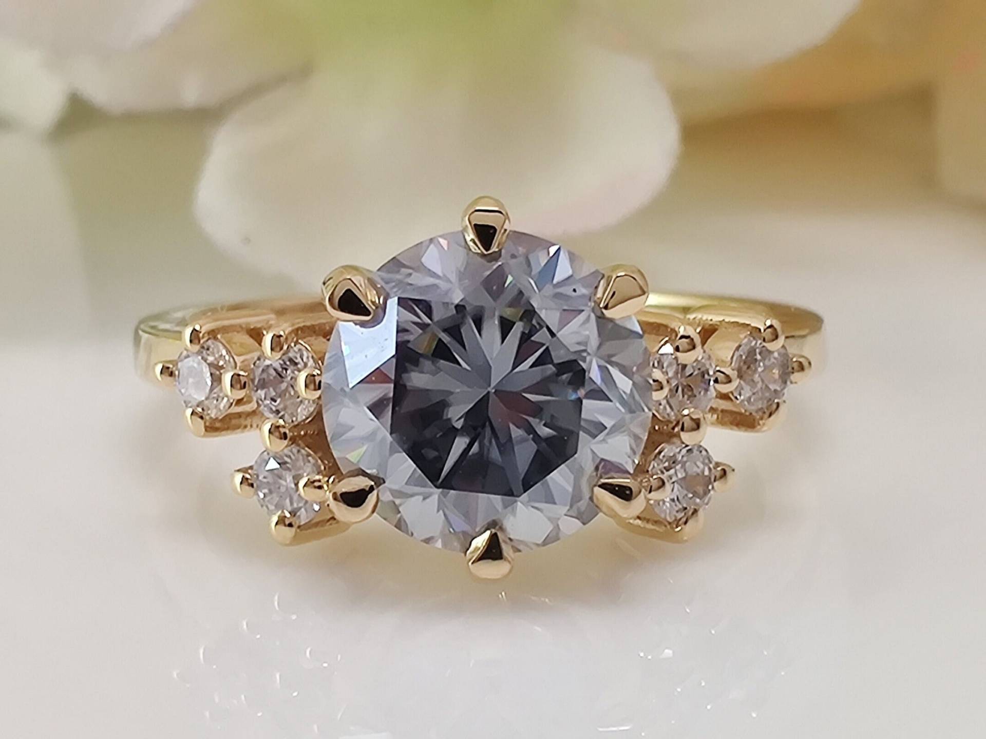 Grauer Moissanite Cluster Ring/1.45 Ct Dunkelgrauer Runder Gewidmeter Ehering Einzigartiger 14K Gelbgold Verlobungsring Für Frauen von Luxuriousring