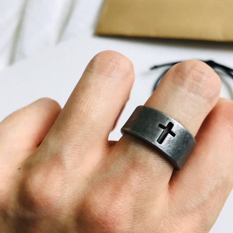 Hochwertiger Verstellbarer Titan Stahl Kreuz Stil Ring Für Männer/Christlicher Taufgeschenk Konfirmationsgeschenk Geschenk Ihn Verkauf Hochwertiger Verstellbarer Titan Stahl Kreuz Stil Ring Für Männer/Christlicher Taufgeschenk Konfirmationsgeschenk Geschenk Ihn Verkauf von Luxury213
