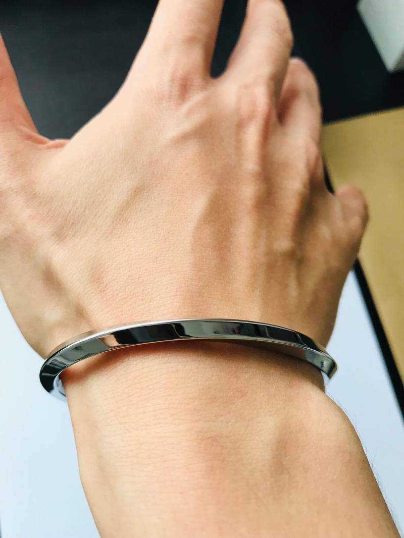 Silberne Twist Edelstahl-Akkupzette Bangle Armband Für Männer Satin Finish-Minimalist Cuff-Geschenk Ihn Silberne Twist Edelstahl-Akkupzette Bangle Armband Für Männer Satin Finish-Minimalist Cuff-Geschenk Ihn von Luxury213