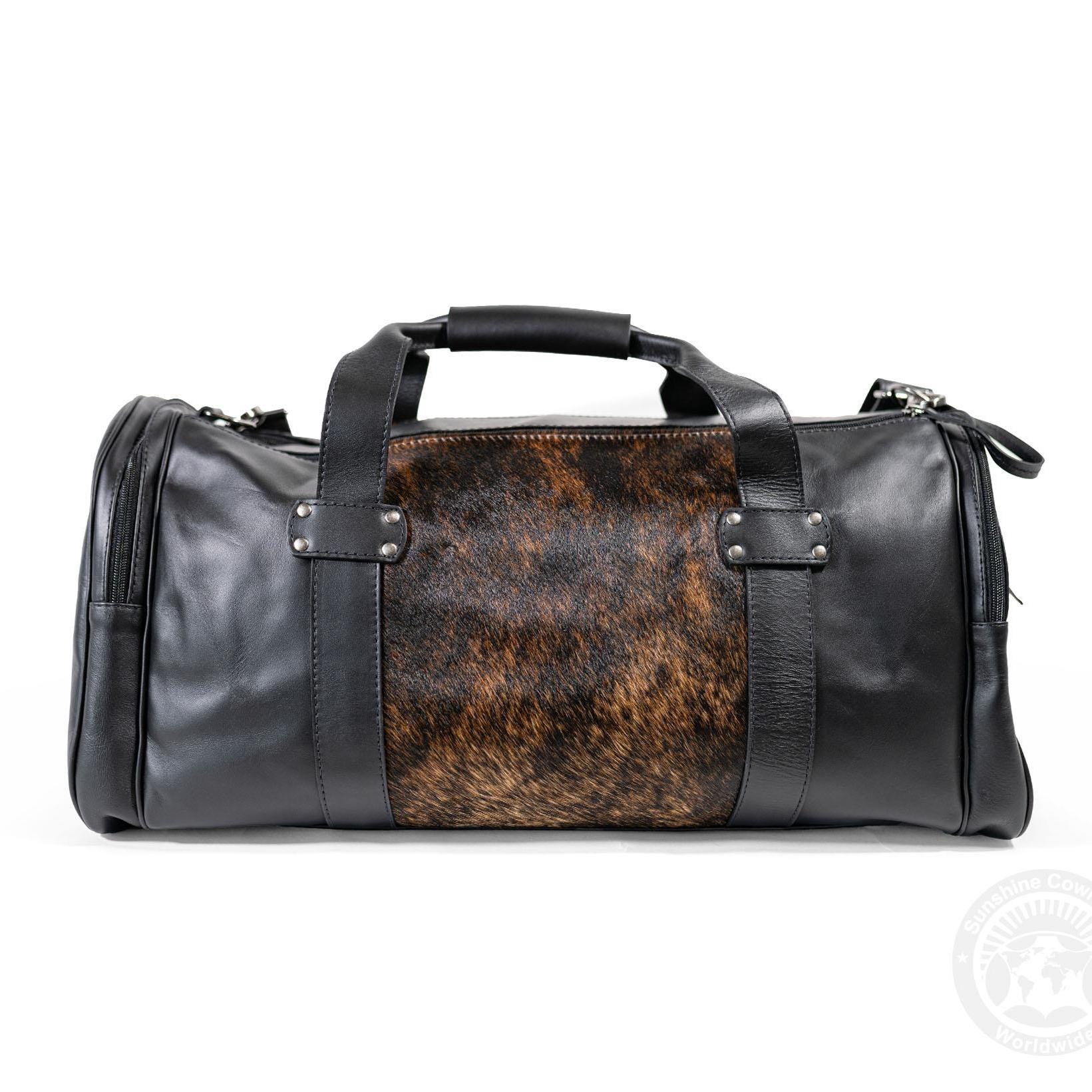 Leder Seesack - Brindle Rindsleder Akzente Mit Seitentaschen, Weekender, 56x40x28cm Leder Seesack - Brindle Rindsleder Akzente Mit Seitentaschen, Weekender, 56x40x28cm von LuxuryCowhidesUSA