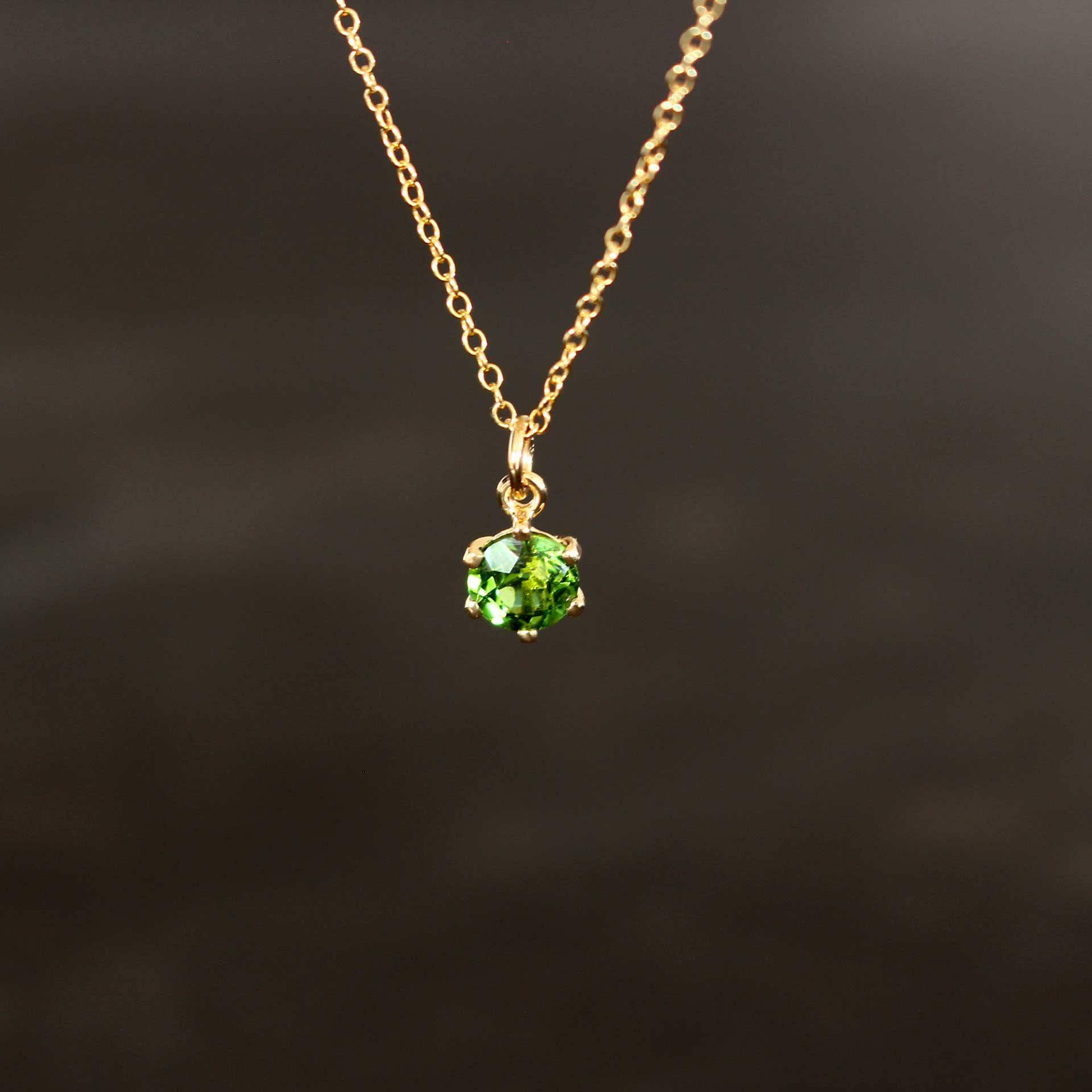 Handgefertigter Turmalinanhänger in 750 Gelbgold von LuxuryInDesign