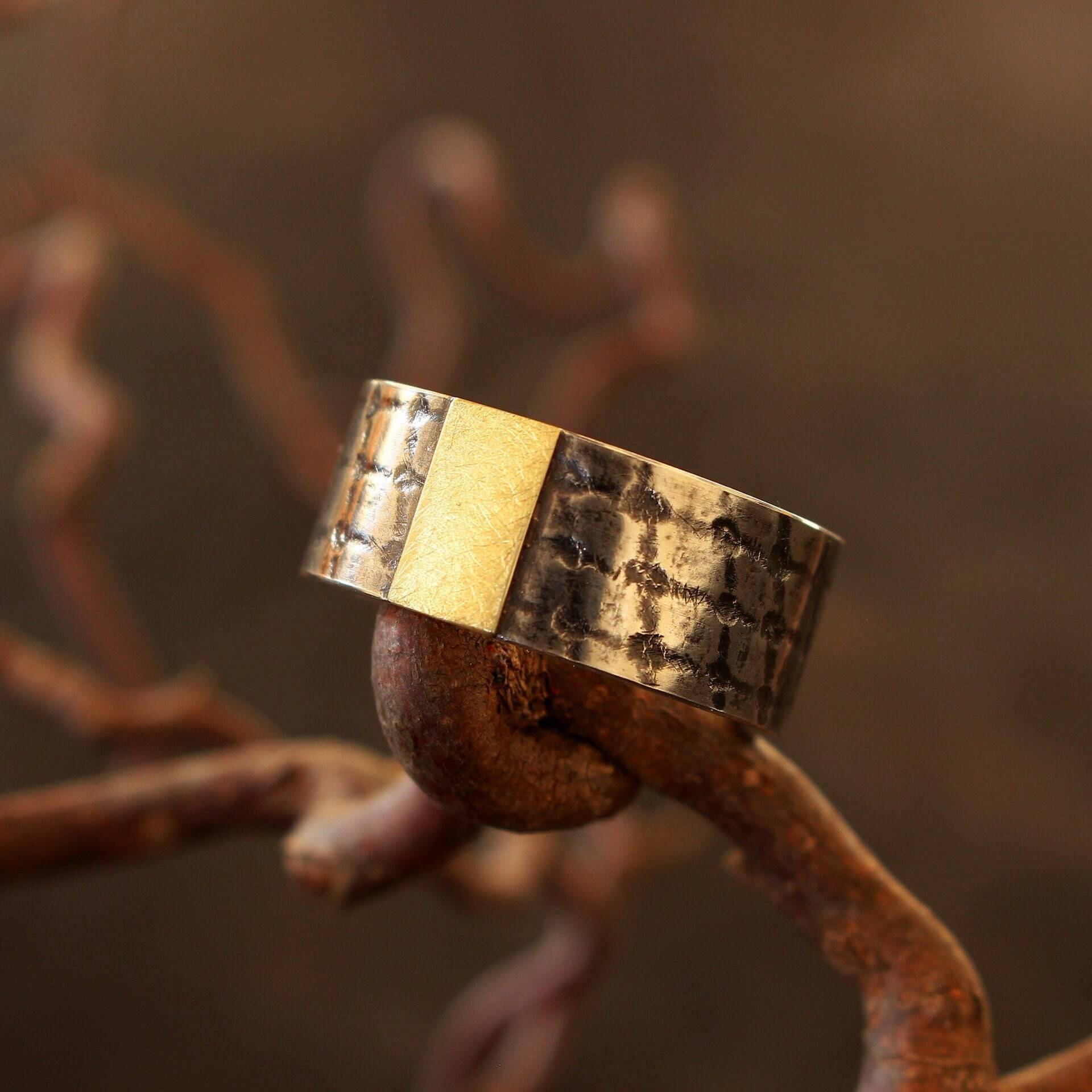 Ring Silber Gold Mit Strukturierter Oberfläche von LuxuryInDesign
