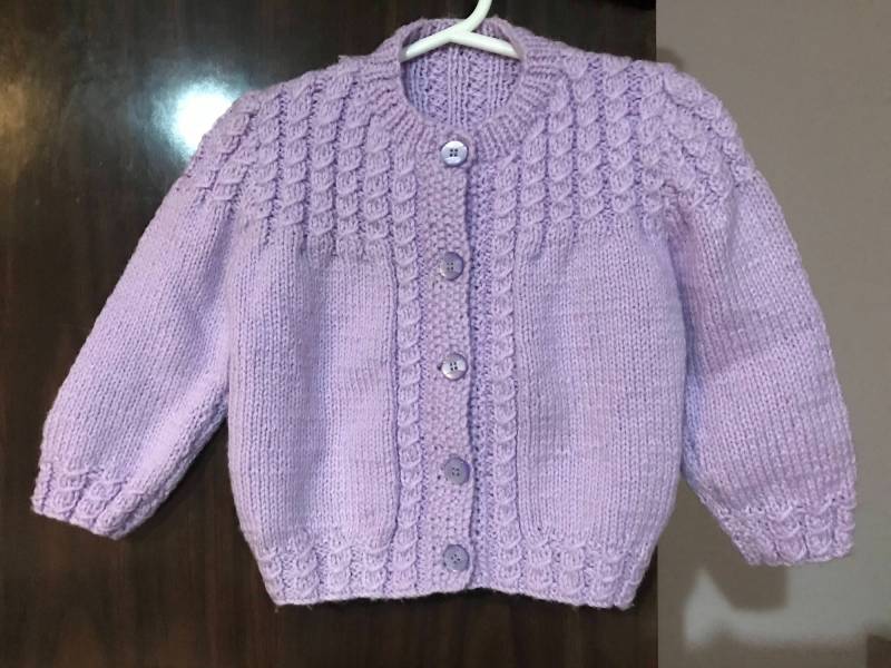 Baby Handstrickpullover Im Passenstil in Verschiedenen Größen Und Farben Gratis Mütze Passender Farbe von LuxuryKnitFashion