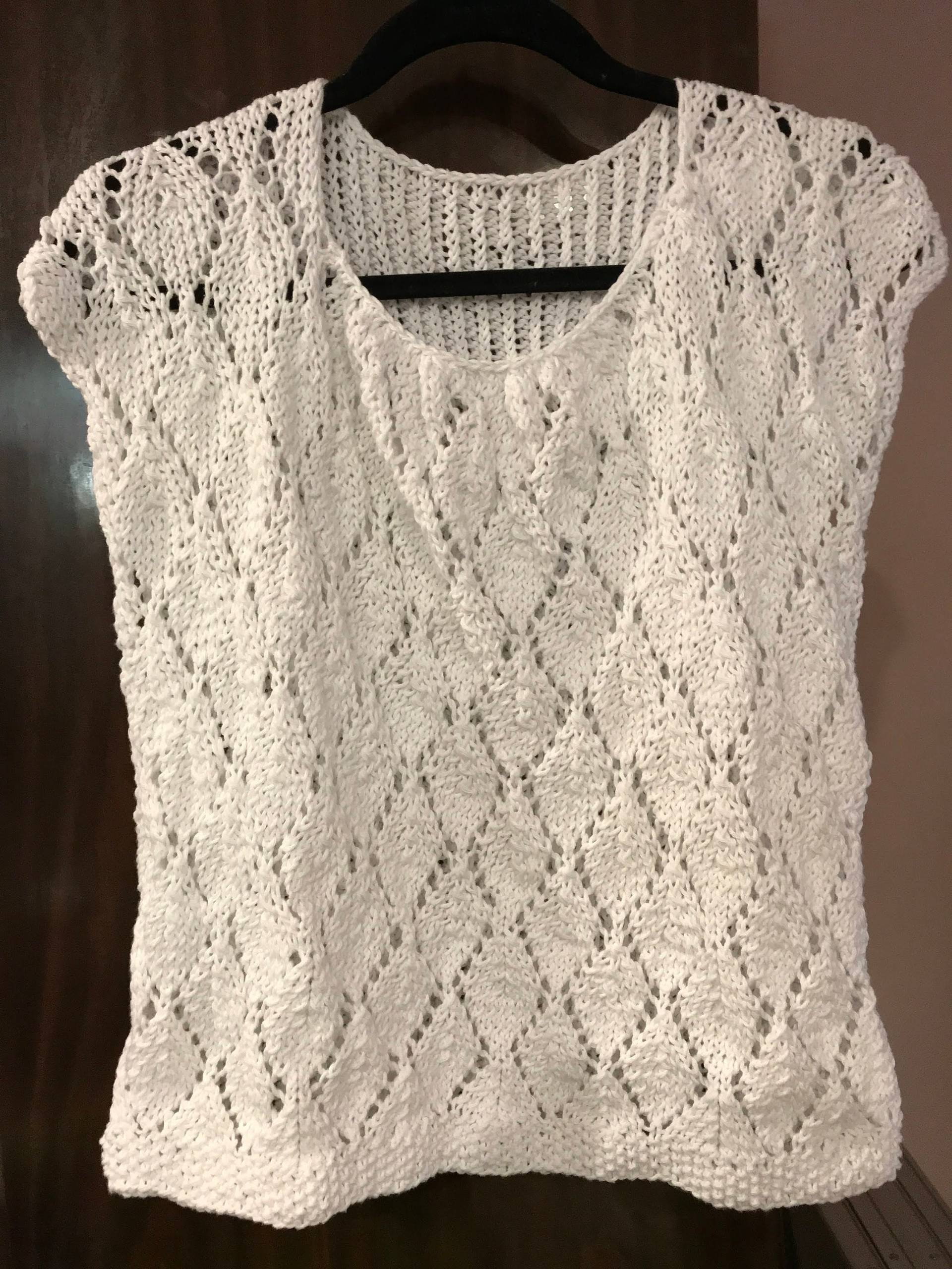 Sommer/Herbst Bluse Handgestrickt Design Blätter Vorne; Baumwollgarn/Acryl/Merinowolle in Verschiedenen Größen Und Farben von LuxuryKnitFashion