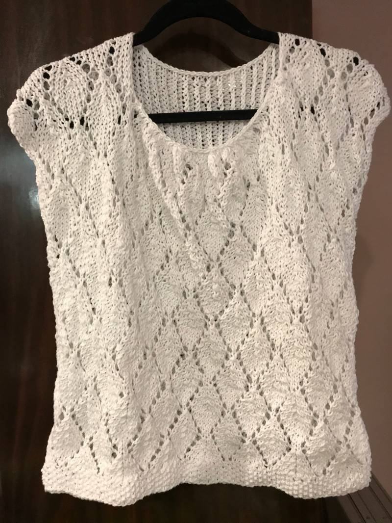 Sommer/Herbst Bluse Handgestrickt Design Blätter Vorne; Baumwollgarn/Acryl/Merinowolle in Verschiedenen Größen Und Farben von LuxuryKnitFashion