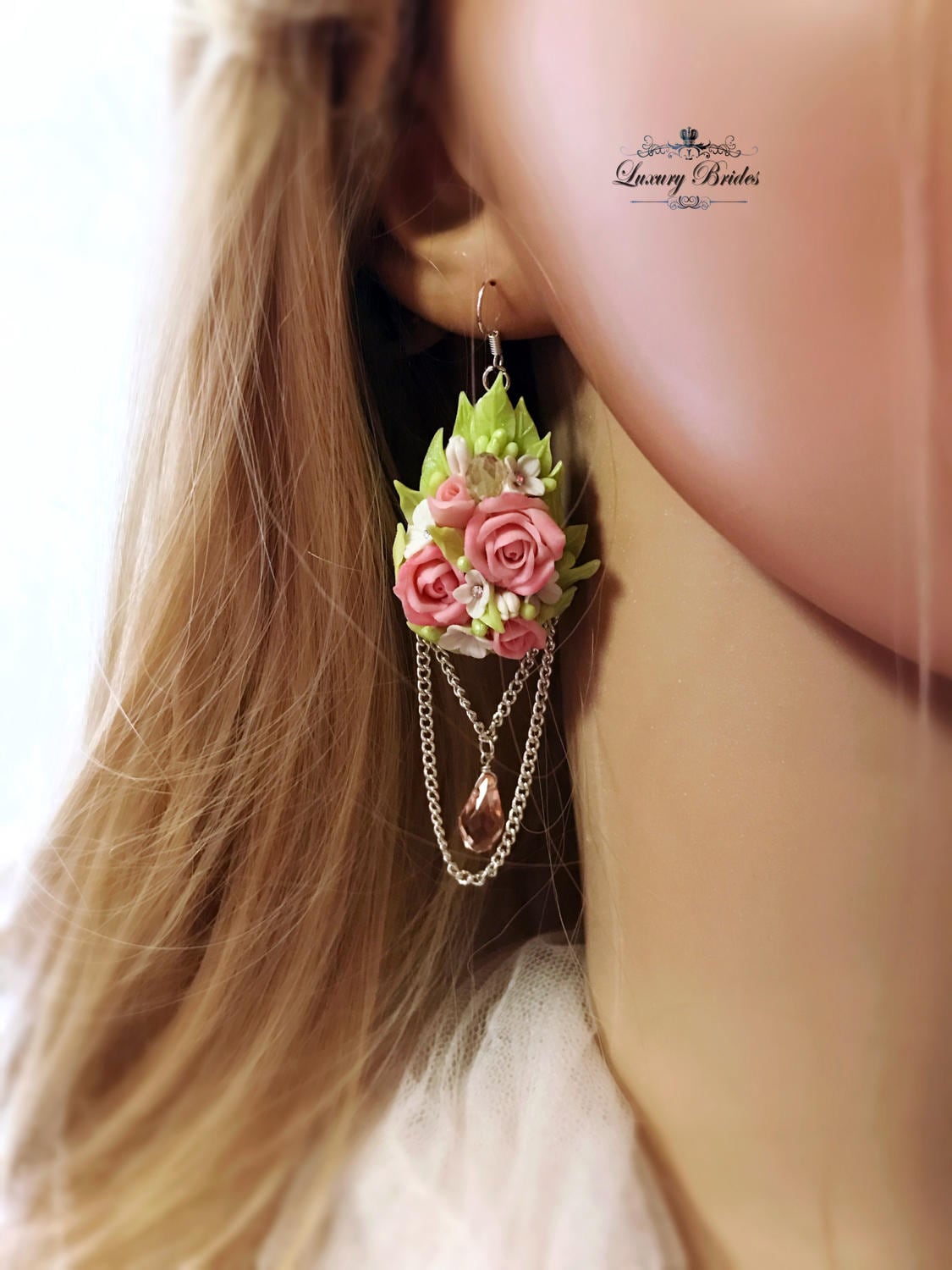 Swarovski Crystal Rose Brautohrringe, Kalte Porzellan Blume, Hochzeitsschmuck von Luxurybrides