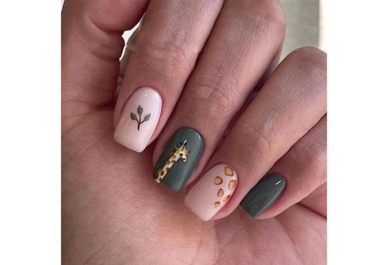 LuxusKollektion Kunstfingernägel 24 Stück Cute Giraffe French Künstliche Nägel Grün Acryl Press on von LuxusKollektion