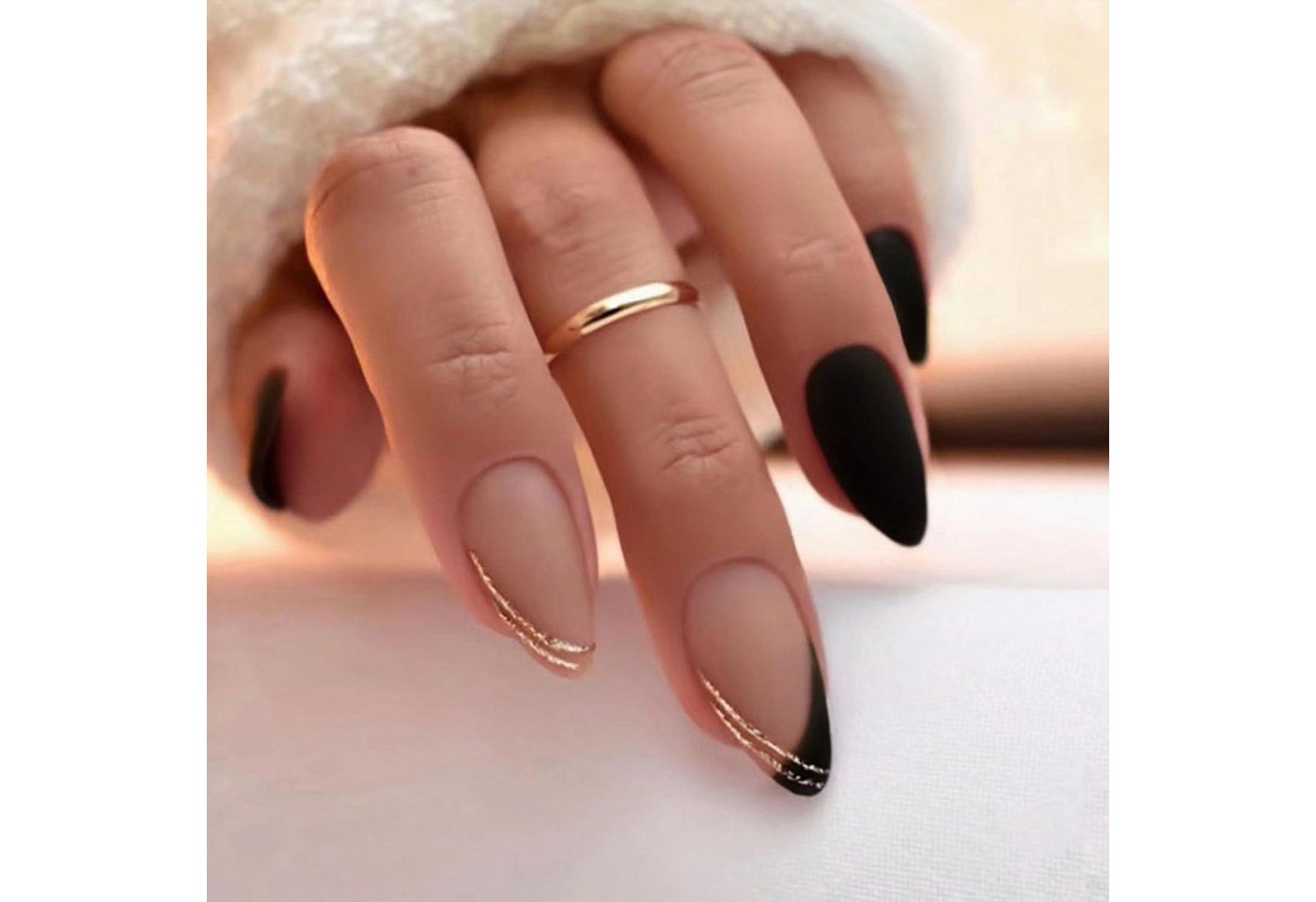 LuxusKollektion Kunstfingernägel 24 Stück Schwarz Matt Press on Nägel Kurz Gold Swirl Mandel Art Nägel LuxusKollektion Kunstfingernägel 24 Stück Schwarz Matt Press on Nägel Kurz Gold Swirl Mandel Art Nägel von LuxusKollektion