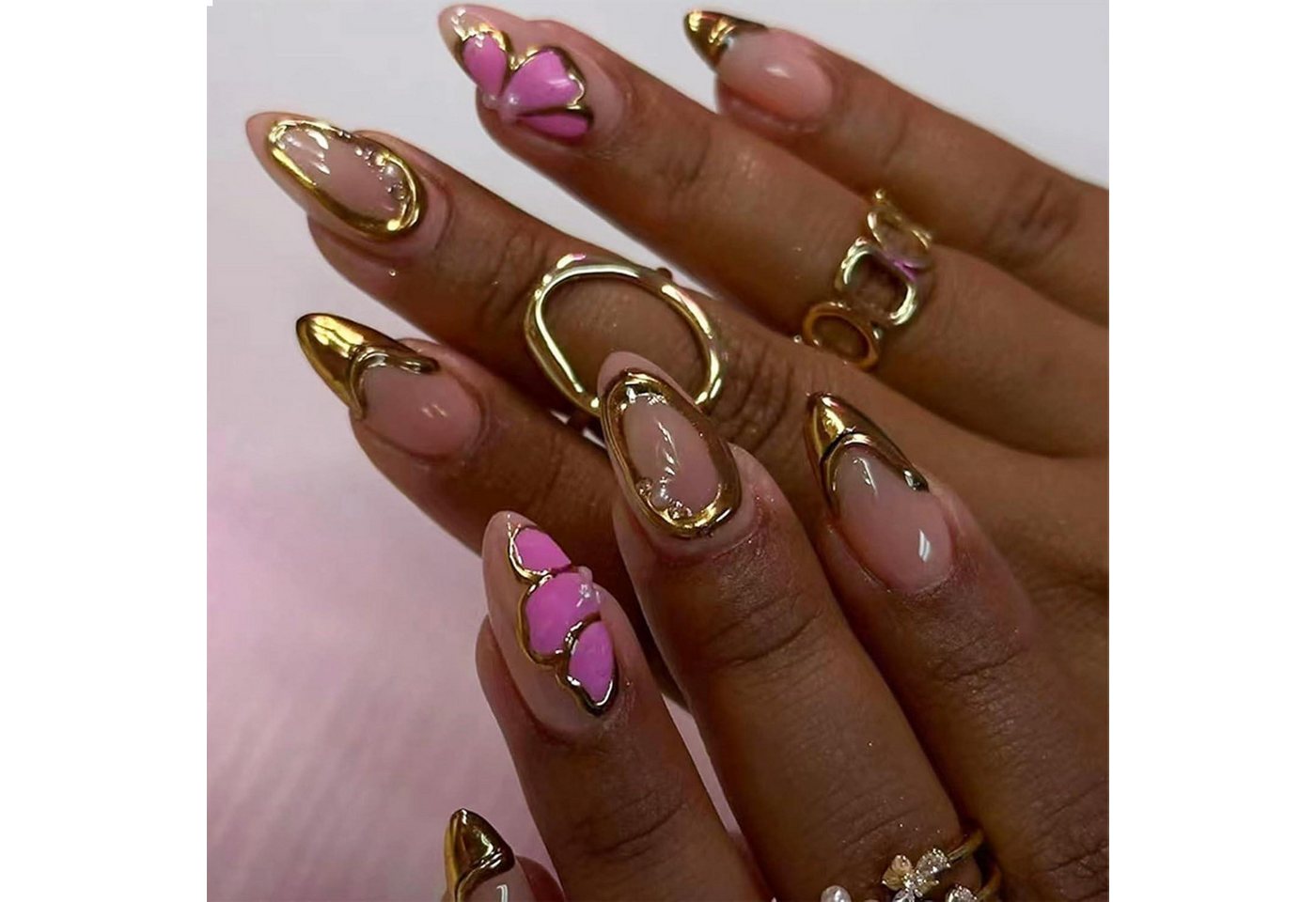 LuxusKollektion Kunstfingernägel 3D Mandel Press on Nägel Mittel Gold Charms Pink Schmetterling Designs LuxusKollektion Kunstfingernägel 3D Mandel Press on Nägel Mittel Gold Charms Pink Schmetterling Designs von LuxusKollektion