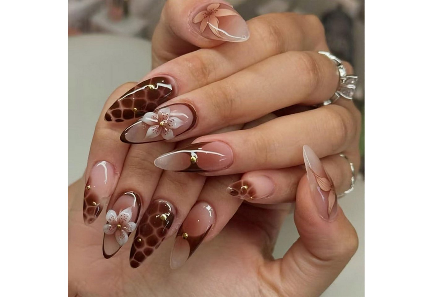 LuxusKollektion Kunstfingernägel Falsche Nägel Mandelform 3D Blumen Set 24 Frauen Stil 5 von LuxusKollektion