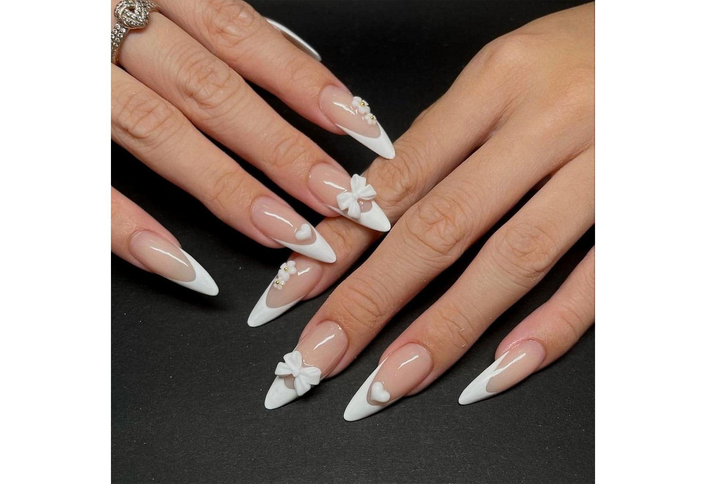 LuxusKollektion Kunstfingernägel Nagelspitze 24er 5D Blumen French mandelförmig mit Charms Mädchen LuxusKollektion Kunstfingernägel Nagelspitze 24er 5D Blumen French mandelförmig mit Charms Mädchen von LuxusKollektion