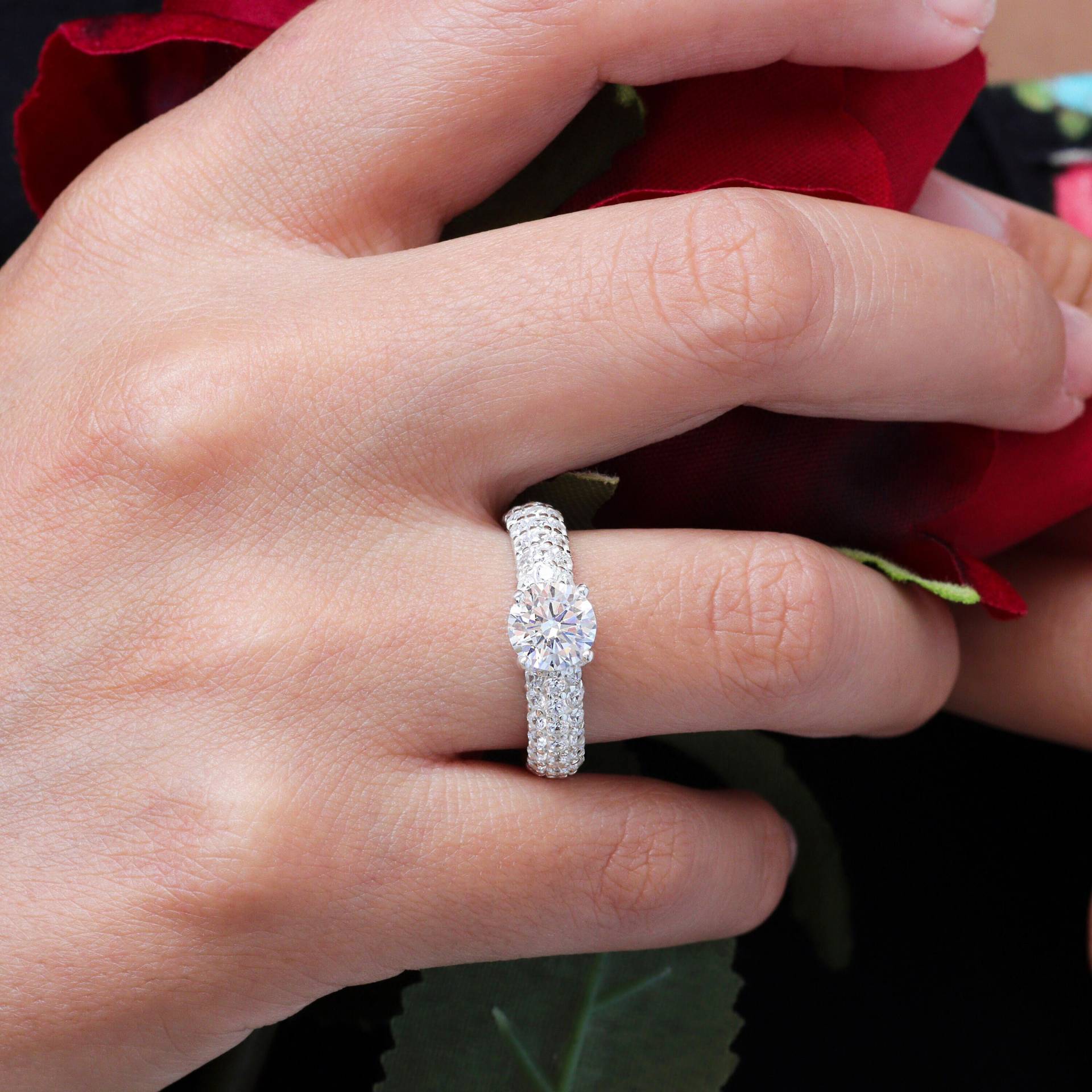 Dreireihiger Ring Mit Drei Reihen Kreisschliff Pflastern 925 Sterling Silber Ringe Feiner Schmuck Für Frauen Geschenk Weißer Diamant Edelstein Dreireihiger Ring Mit Drei Reihen Kreisschliff Pflastern 925 Sterling Silber Ringe Feiner Schmuck Für Frauen Geschenk Weißer Diamant Edelstein von LuyaPeru