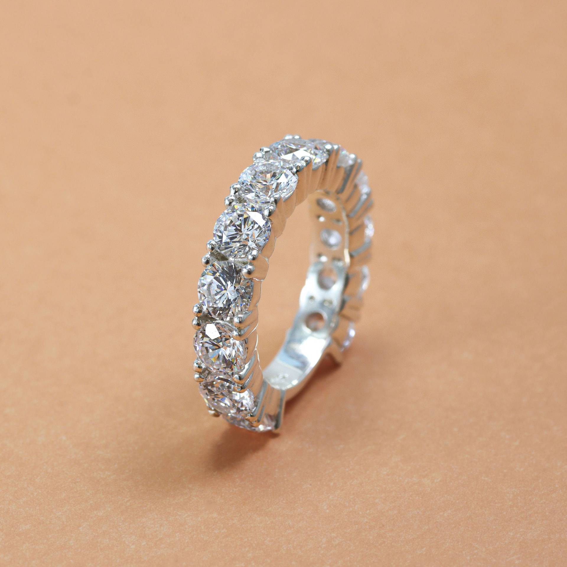 Ring Mit Zwölf Kreisrunden Steinen, Monate Ring, Brillanter Zirkonia Für Frauen, 925 Sterling Silber Made in Peru von LuyaPeru