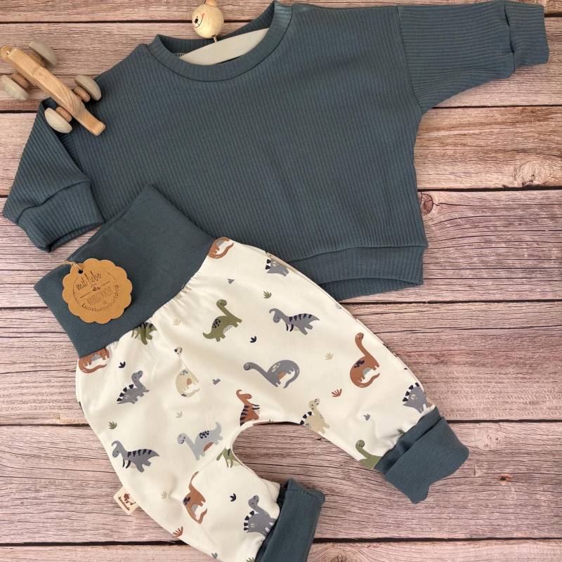 Baby Pumphose Set Dinos Indigo Ribjersey Sweater Sweatshirt Babyhose Babyshirt Mitwachshose Babyset Babygeschenk Geburt Genderneutral von LuzieKunterbuntshop