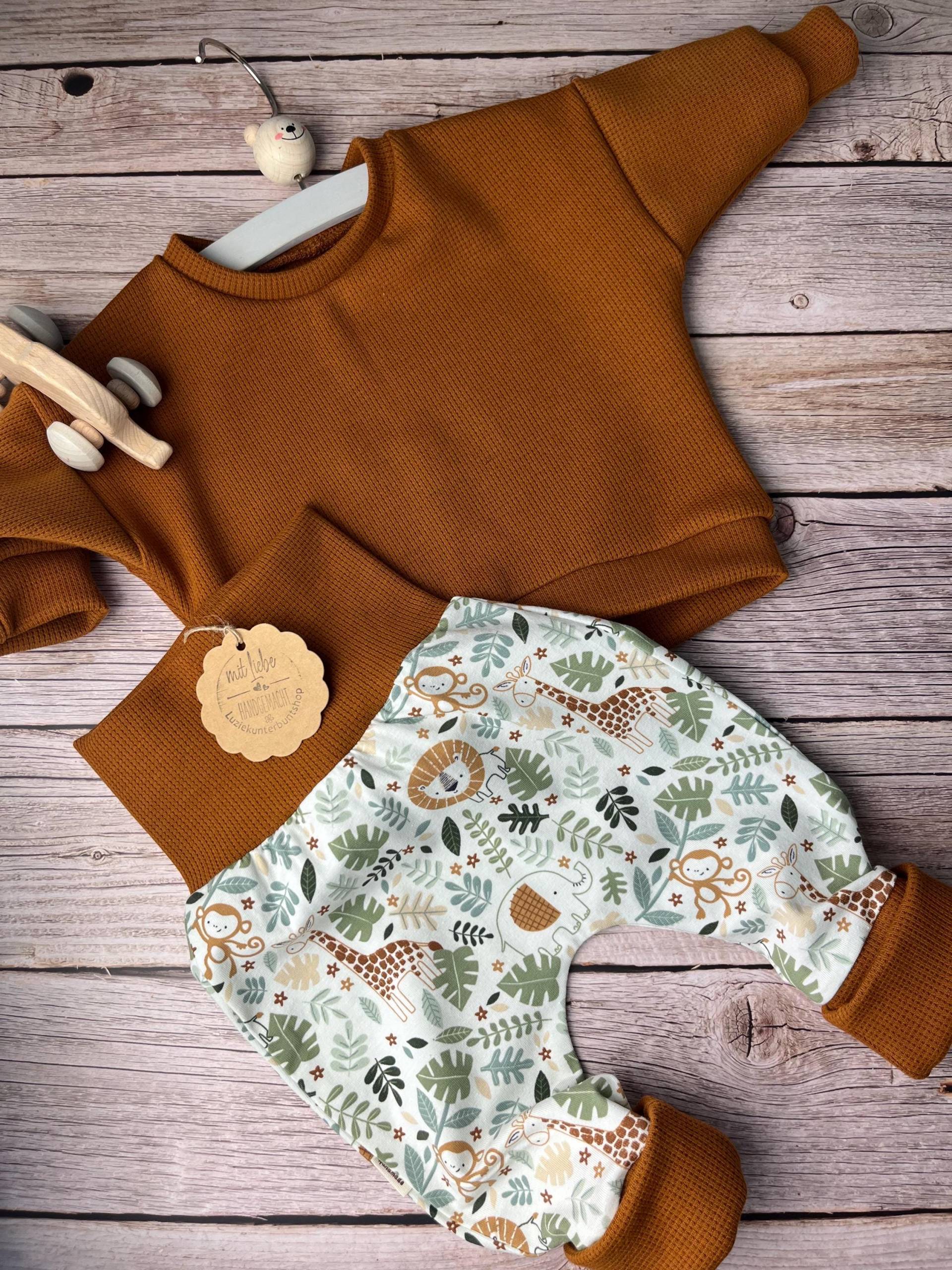 Baby Kinder Set Safari Tiere Waffeljersey Sweater Jersey Babyhose Babyshirt Mitwachshose Babyset Babygeschenk Geburt Genderneutral Baby Kinder Set Safari Tiere Waffeljersey Sweater Jersey Babyhose Babyshirt Mitwachshose Babyset Babygeschenk Geburt Genderneutral von LuzieKunterbuntshop