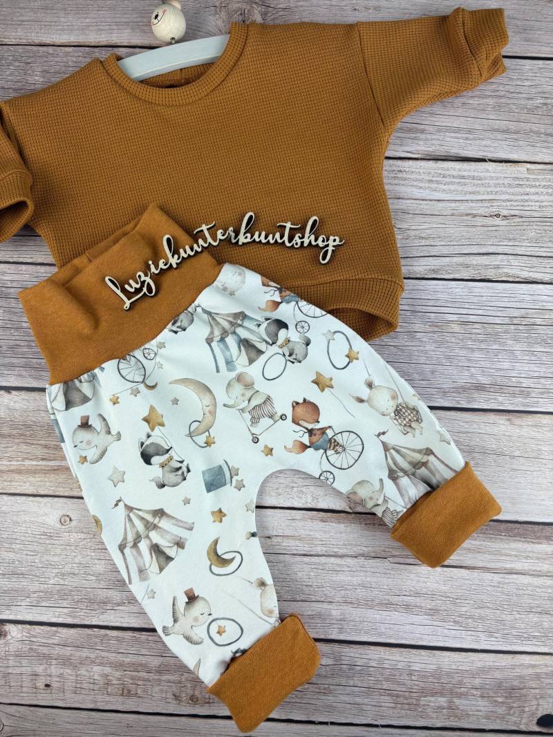 Baby Pumphose Set Zirkustiere Waffeljersey Sweater Sweatshirt Babyhose Babyshirt Mitwachshose Babyset Kinder Babygeschenk Geburt Geburtstag von LuzieKunterbuntshop