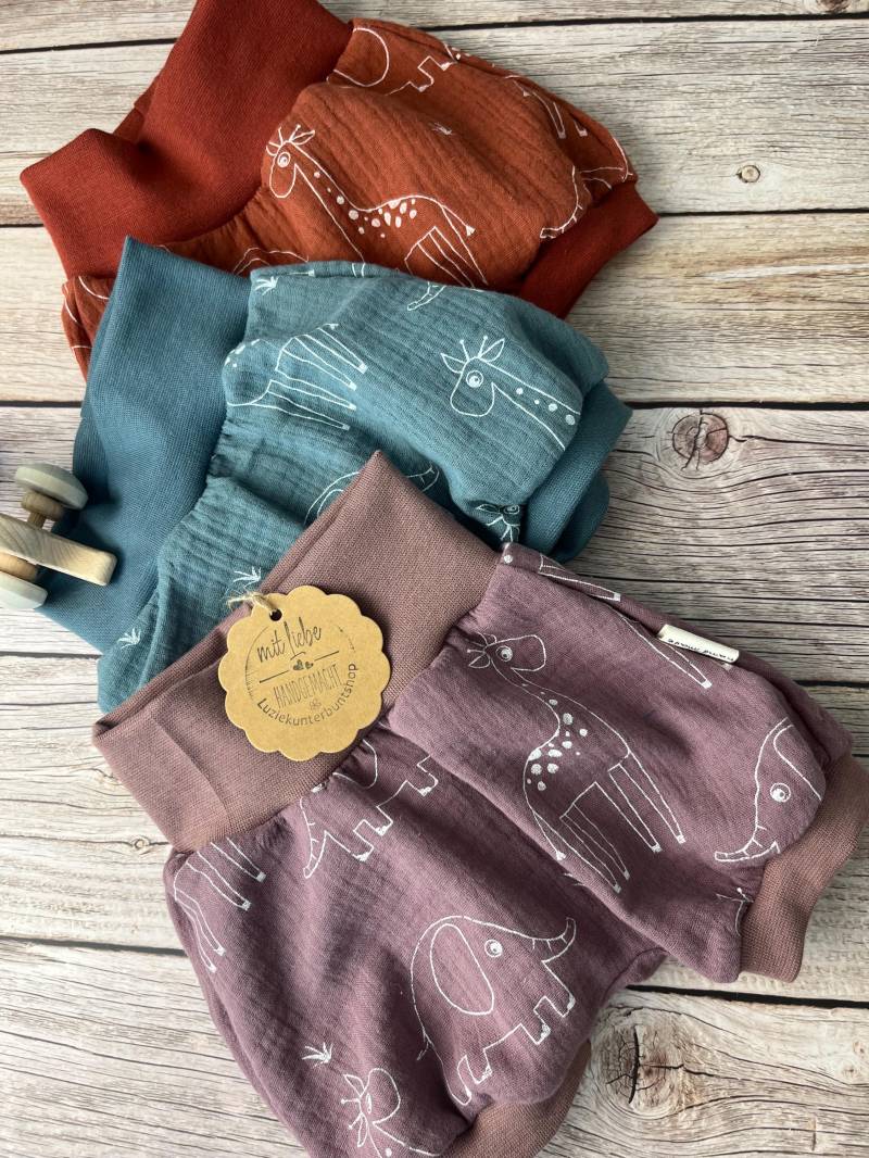 Musselin Pumphose Safari Tiere Kurze Sommerhose Baby Newborn Babyhose Babygeschenk Musselinhose Genderneutral Versch.größen Sommer von LuzieKunterbuntshop