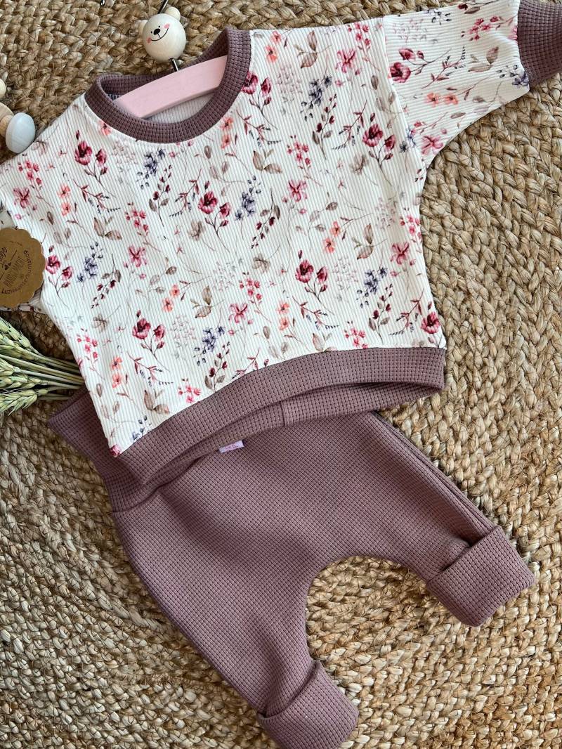 Pumphose Baby Set Waffeljersey Sweater Sweatshirt Babyhose Blumen Babyshirt Babyset Kinder Babygeschenk Geburt Geburtstag Versch.größen von LuzieKunterbuntshop