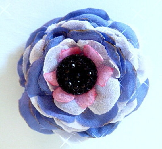 Brosche "Anemone 2" Brosche "Anemone 2" von LyNbooAtelier