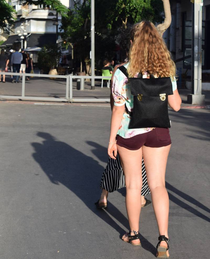 Frau Schwarz Rucksack. Damen Schwarzer Umweltfreundlicher Alltags-Rucksack. Vegane Schwarze Geldbörse. Schwarze Tasche. Frau Schwarz Rucksack. Damen Schwarzer Umweltfreundlicher Alltags-Rucksack. Vegane Schwarze Geldbörse. Schwarze Tasche. von LydiaRener