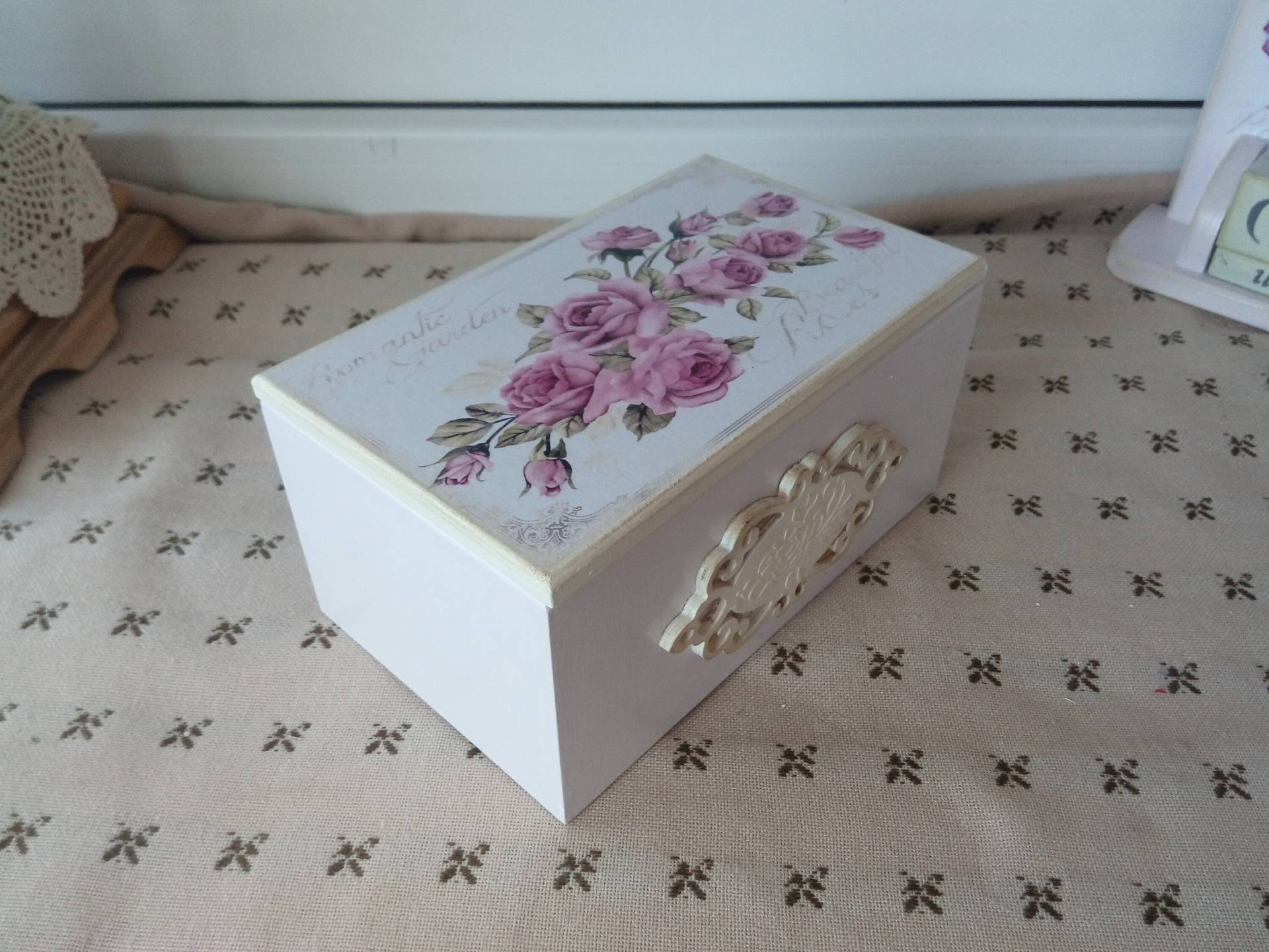 Schmuckschatulle Mit Schönen Rosen Schmuckschatulle Mit Schönen Rosen von LyidoraWoodenDecor