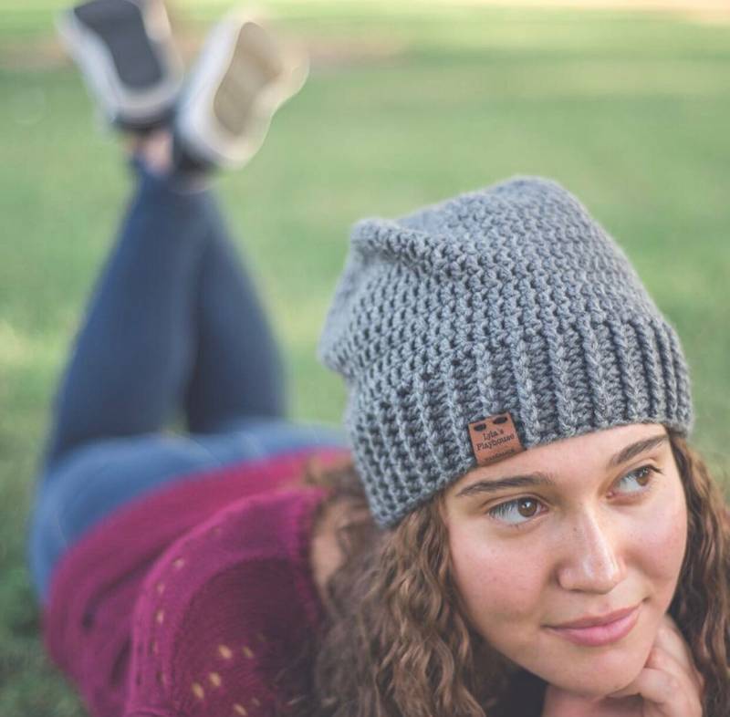 Personalisierte Olivgrüne Beanie von LylasPlayhouse