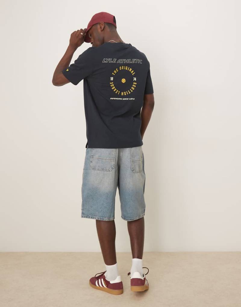 Lyle & Scott - T-Shirt in Marineblau mit „Athletic"-Grafik von Lyle & Scott