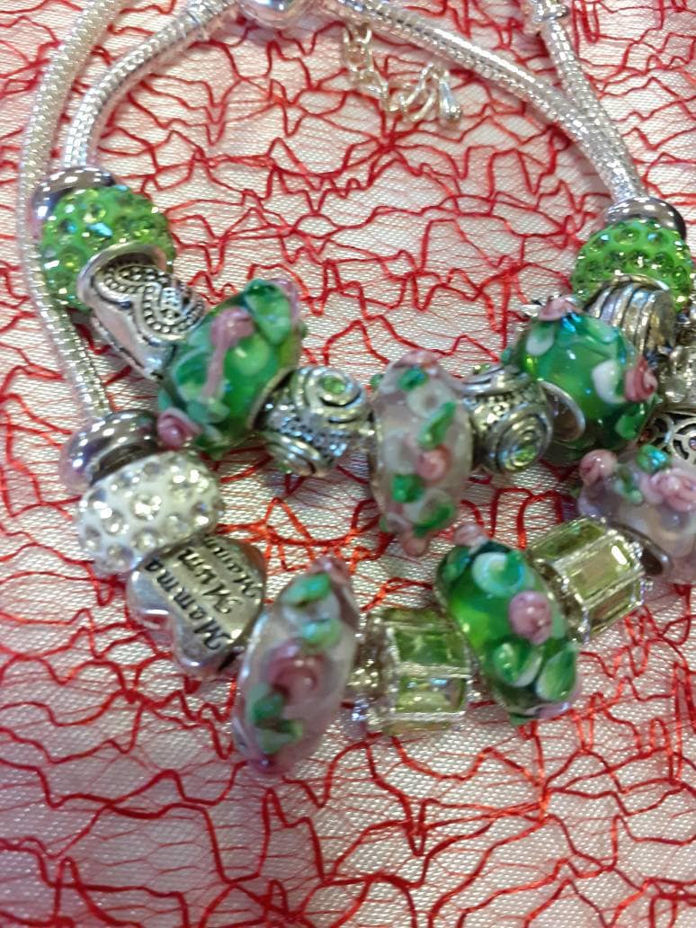 Armbänder Mutter Und Mädchen Grüne Blumen Charme Armbänder Mutter Und Mädchen Grüne Blumen Charme von Lylybijouxoriginaux5