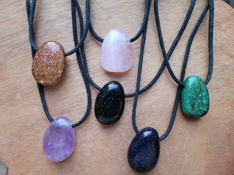 Edelstein Tropfenanhänger 30mm Hoch - Anhänger/Schmuck Heilsteine Edelstein Tropfenanhänger 30mm Hoch - Anhänger/Schmuck Heilsteine von LyncasCreations