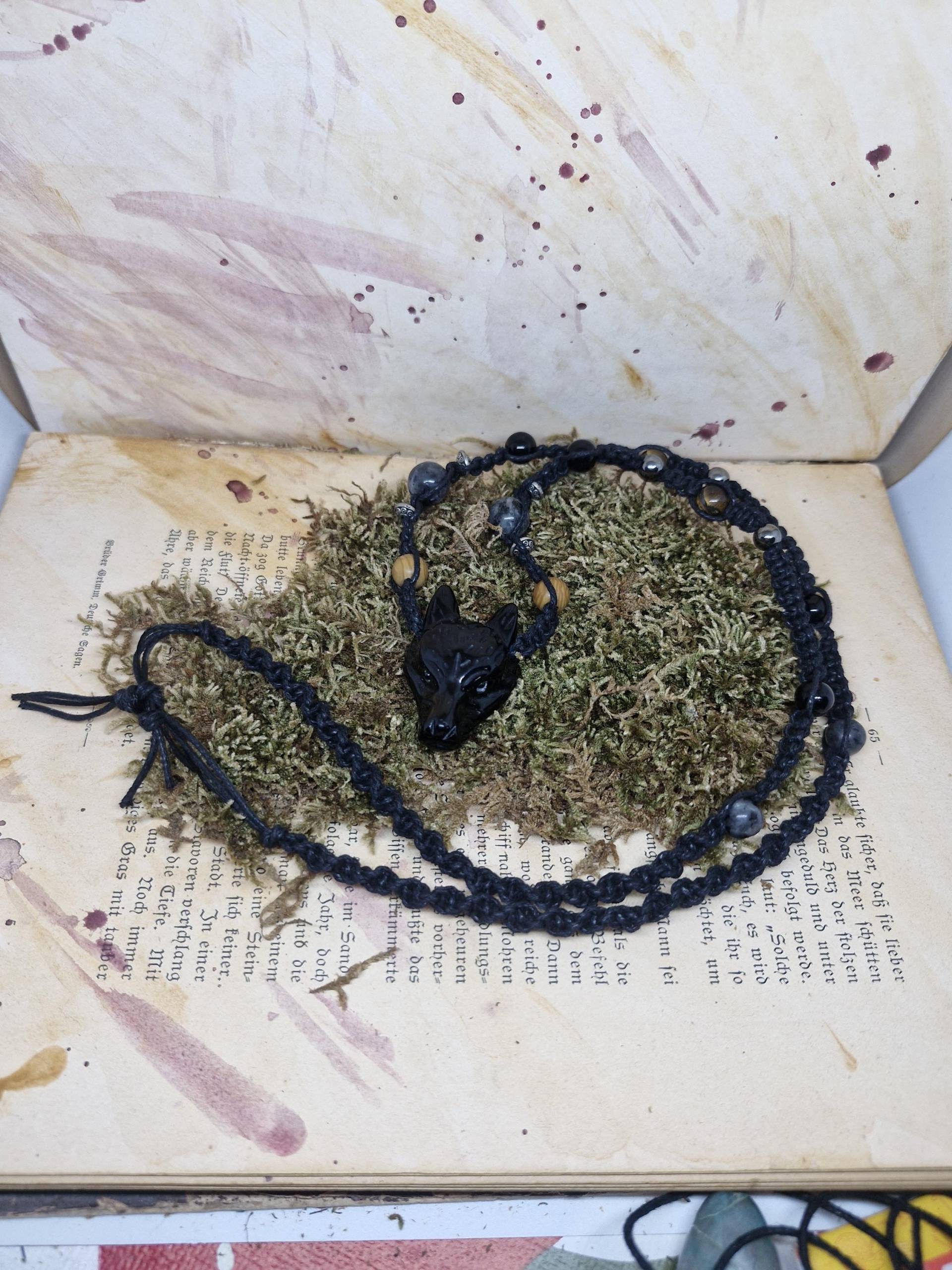 Makramee Kette Mit Wolfsanhänger Aus Onxy von LyncasCreations