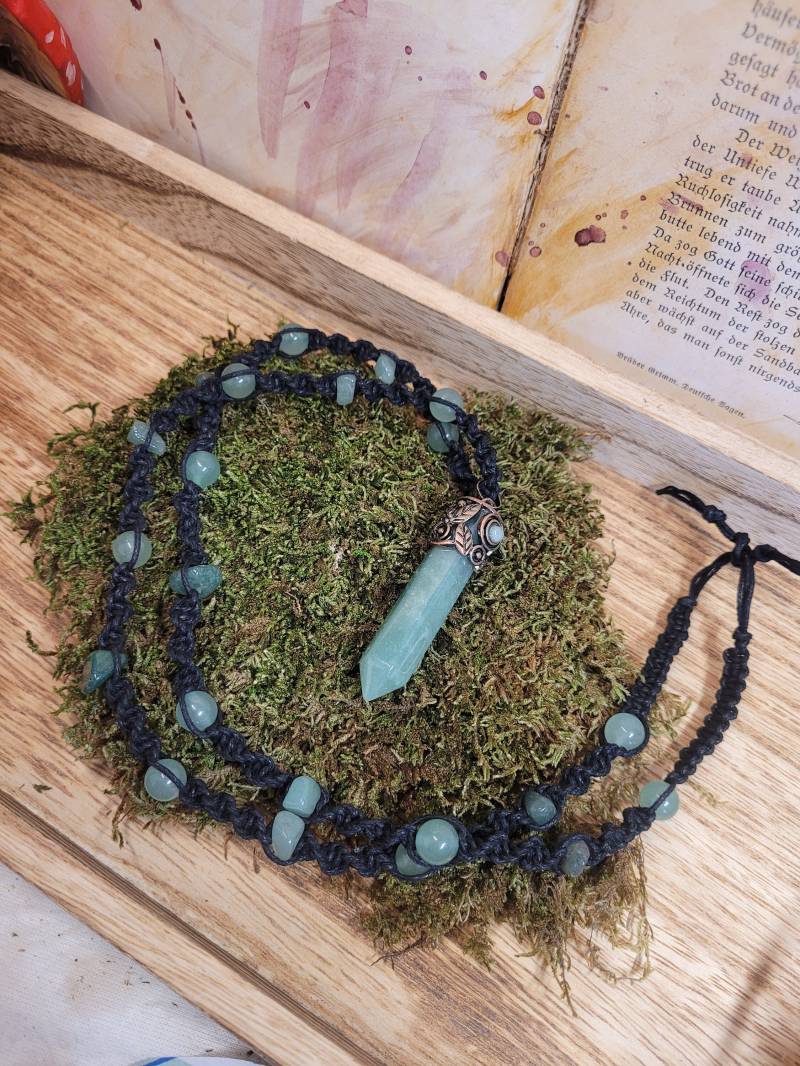 Makramee Kette Mit Wunderschönem Aventurin Anhänger - Schmuck/Edelstein von LyncasCreations